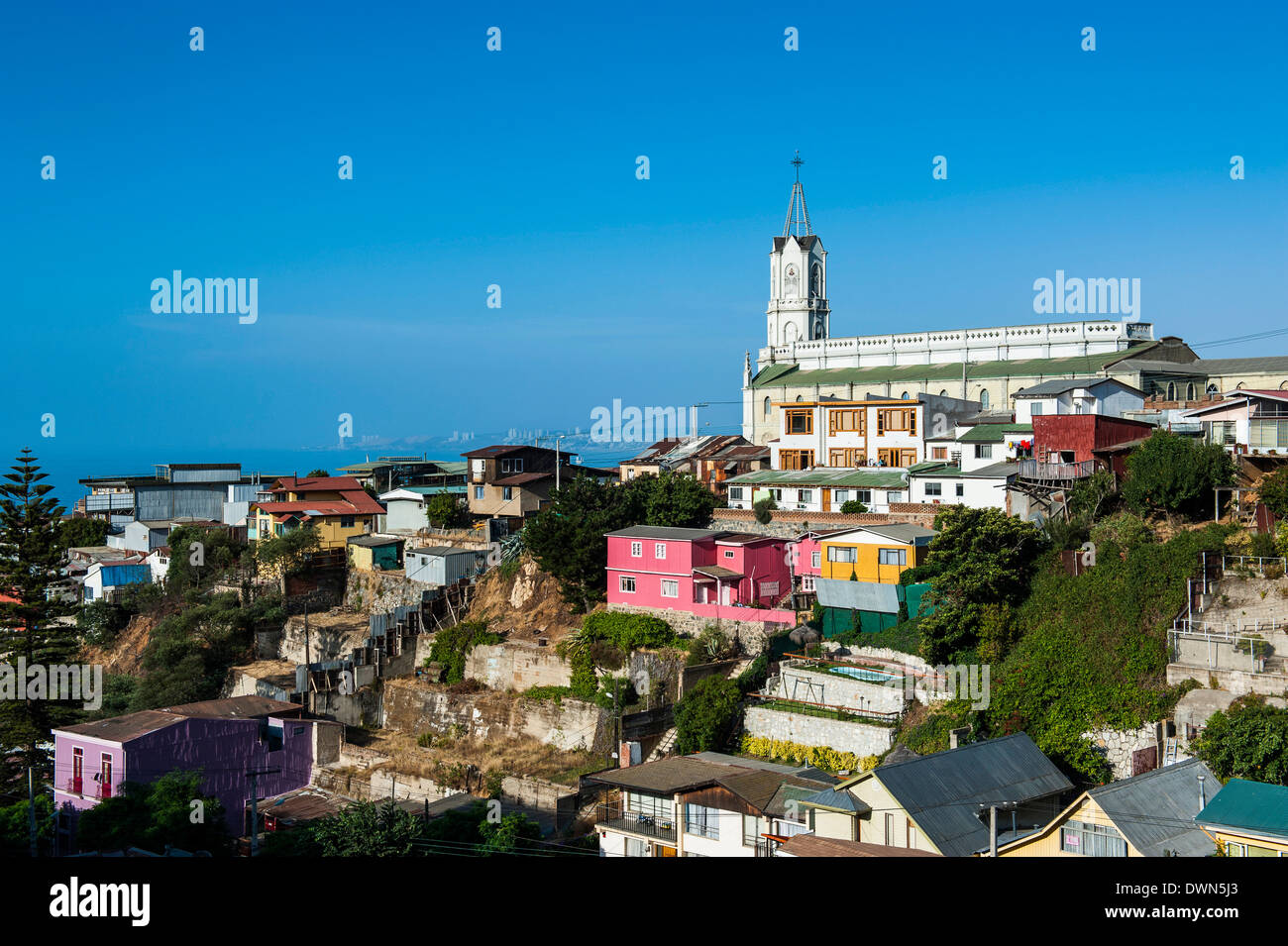 Vue sur la vieille ville, site du patrimoine mondial de l'UNESCO, Valparaiso, Chili, Amérique du Sud Banque D'Images