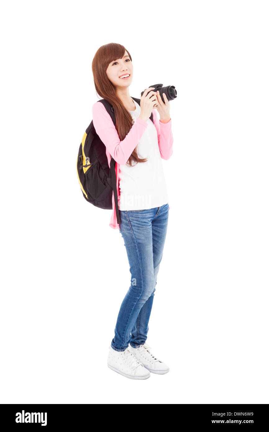 Smiling young woman backpacker holding a camera.à-ward. Banque D'Images