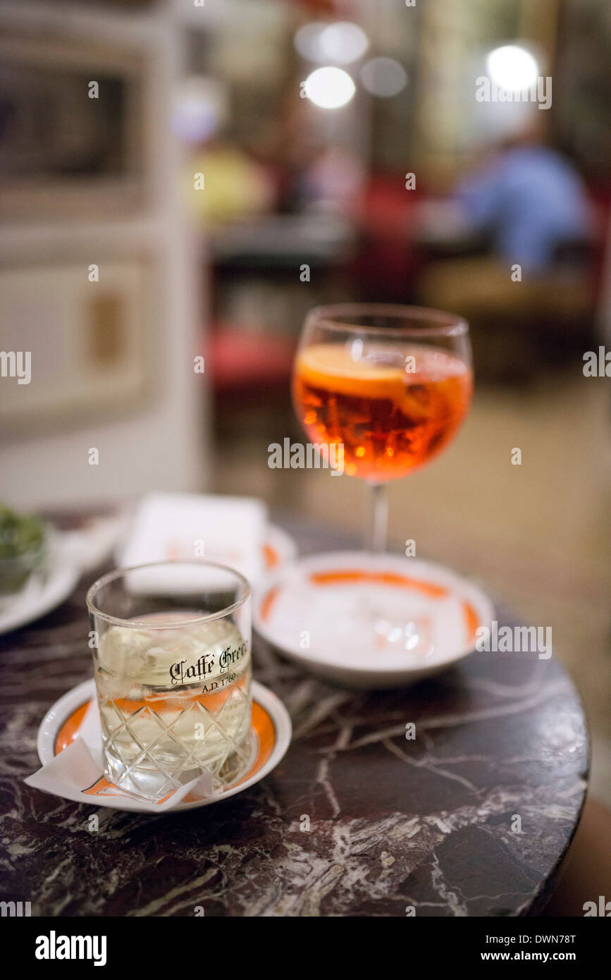 Des cocktails au Café Greco, Rome, Latium, Italie, Europe Banque D'Images