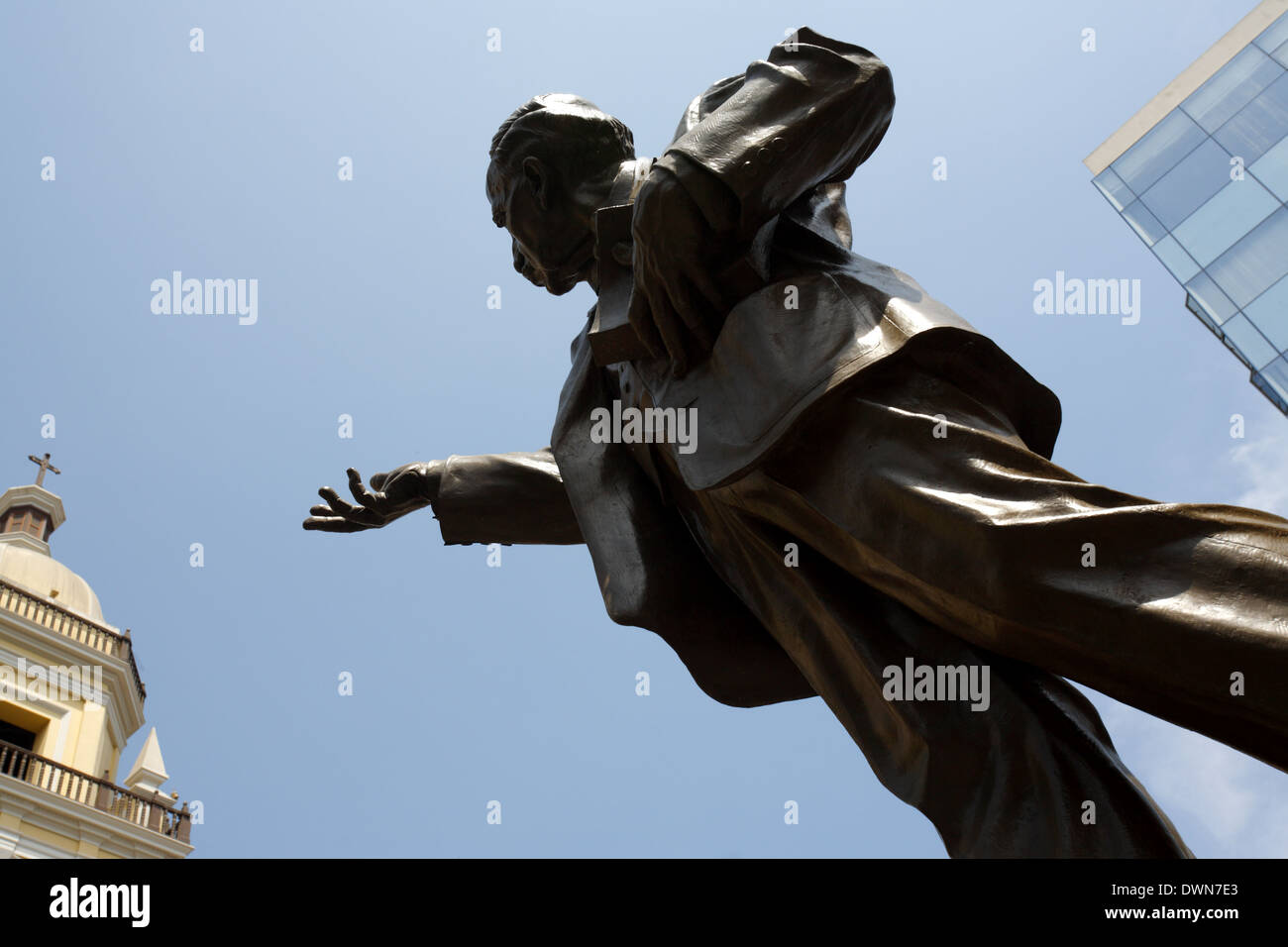 Plazuela San Pedro, statue de Víctor Andrés Belaúnde, Lima, Pérou Banque D'Images