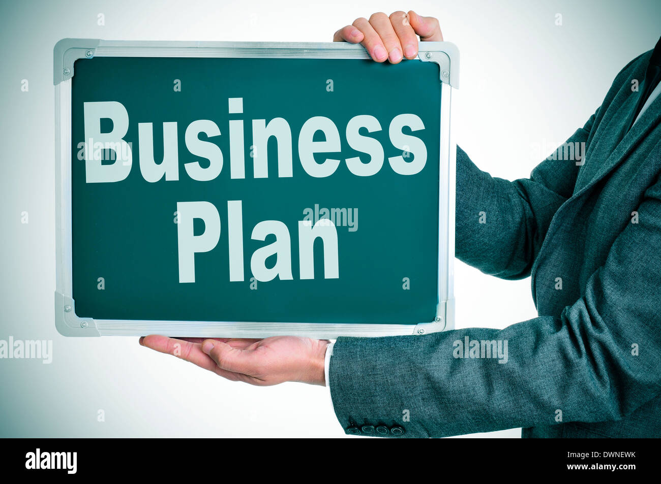 Un homme d'affaires montrant un tableau sur le plan d'affaires texte écrit en c Banque D'Images