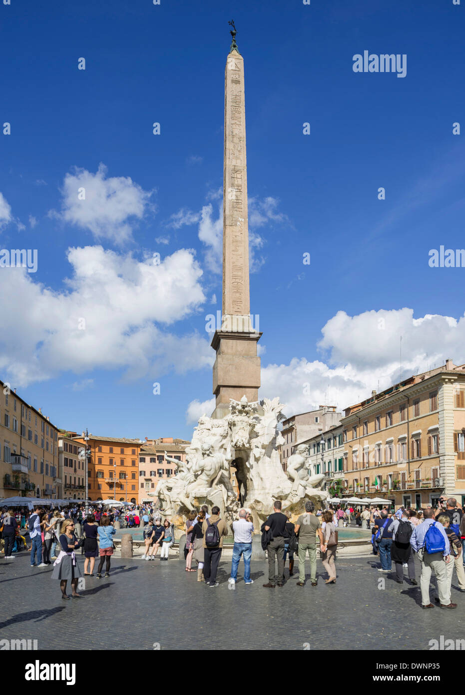 Fontaines des quatre fleuves ou Fontana dei quattro fiumi dans Piazza Navona, Rome, Latium, Italie Banque D'Images
