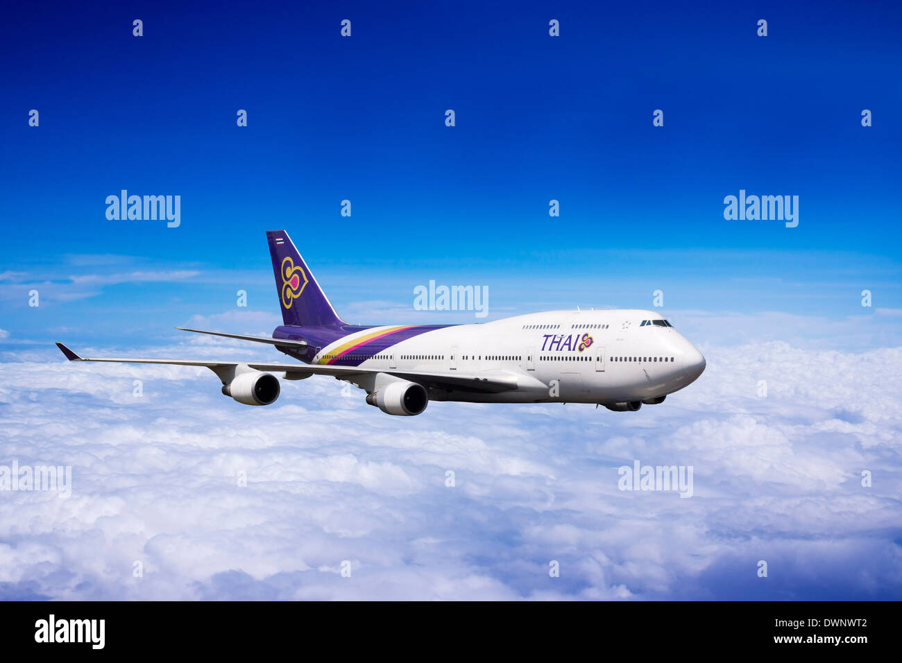 Boeing 747 de Thai Airways en vol Banque D'Images