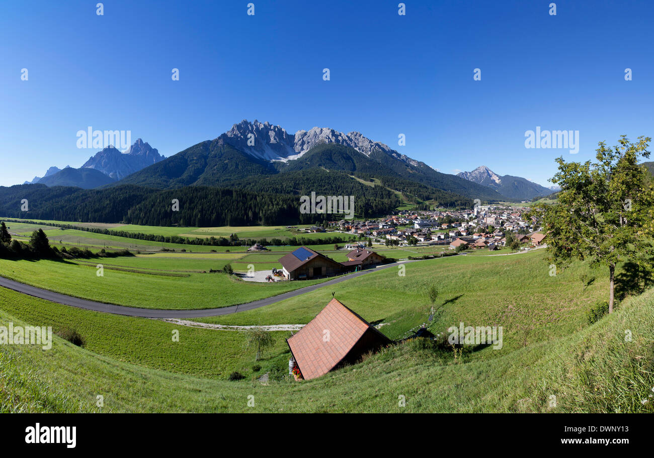 Paysage urbain, de Saint-Maurice, Val Pusteria, Dolomites de Sexten, province de l'Alto Adige, Italie Banque D'Images