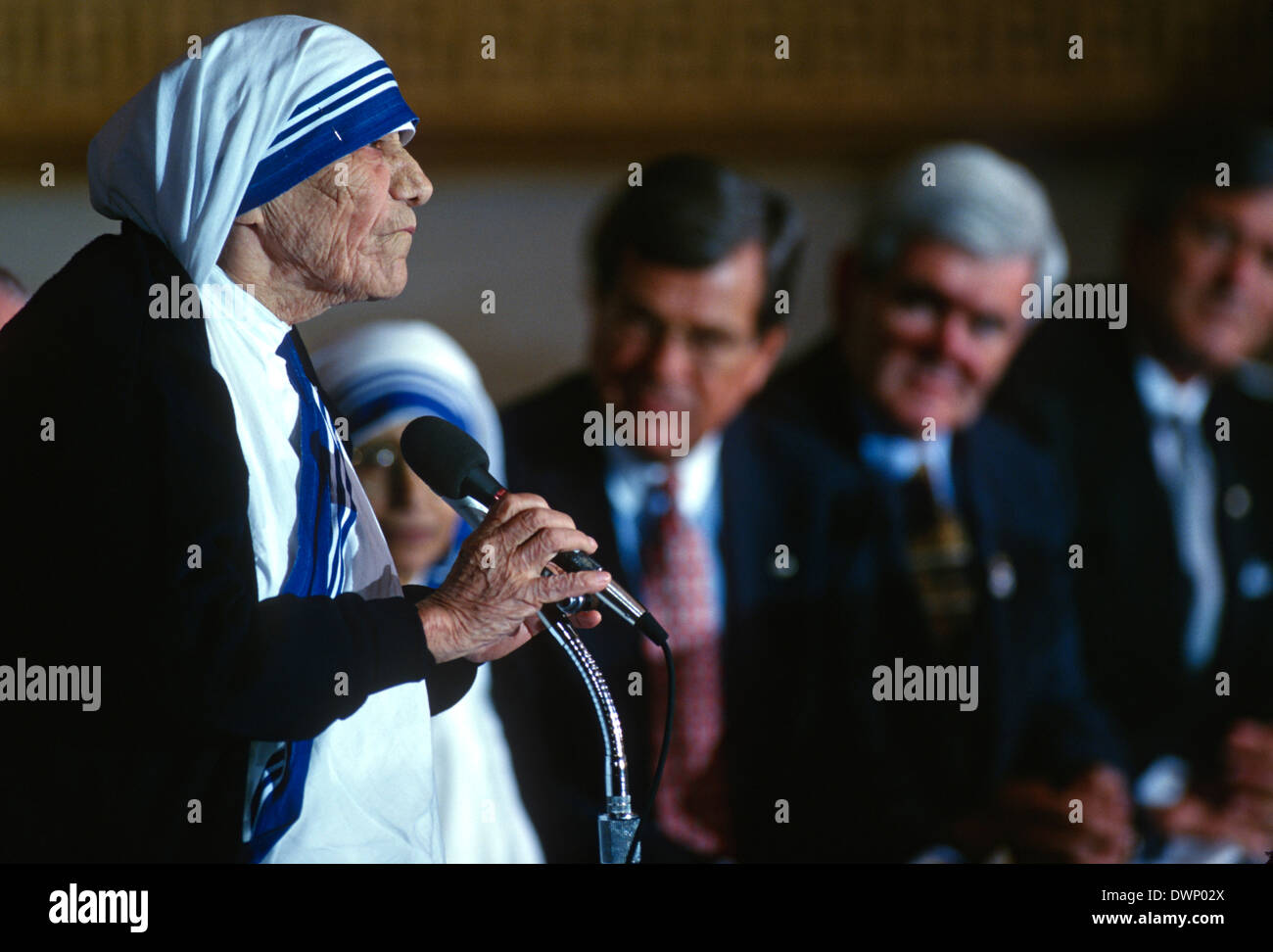 Mère Teresa, fondateur des missions de l'ordre de bienfaisance reçoit la médaille d'honneur du Congrès le 6 mai 1997 à Washington, DC. Banque D'Images