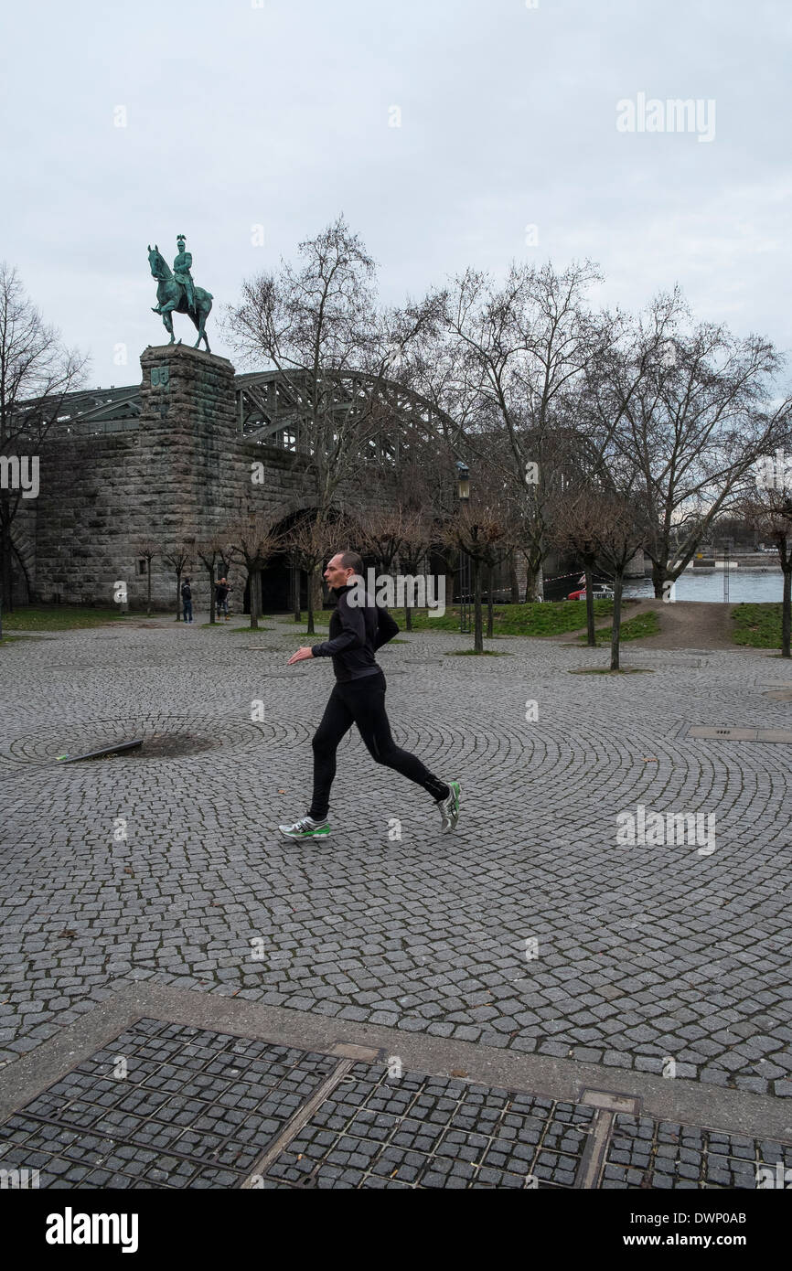 La statue équestre de l'empereur Guillaume I allemand au Hohenzol Allemagne Rhénanie du Nord-Westphalie Banque D'Images