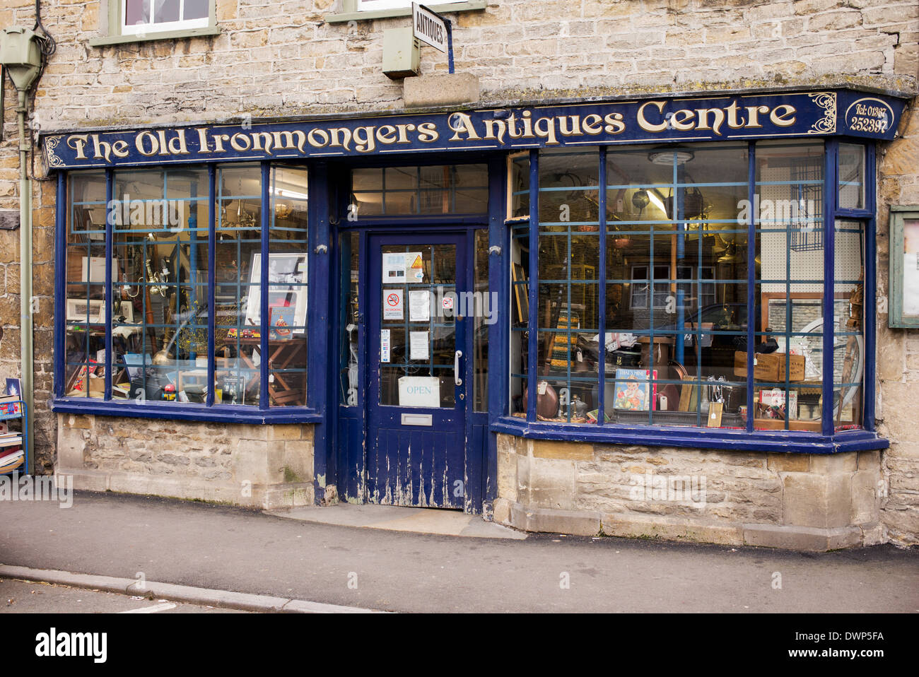 L'ancien centre d'anciens forgerons shop front à Lechlade, Cotswolds, Gloucestershire, Angleterre Banque D'Images