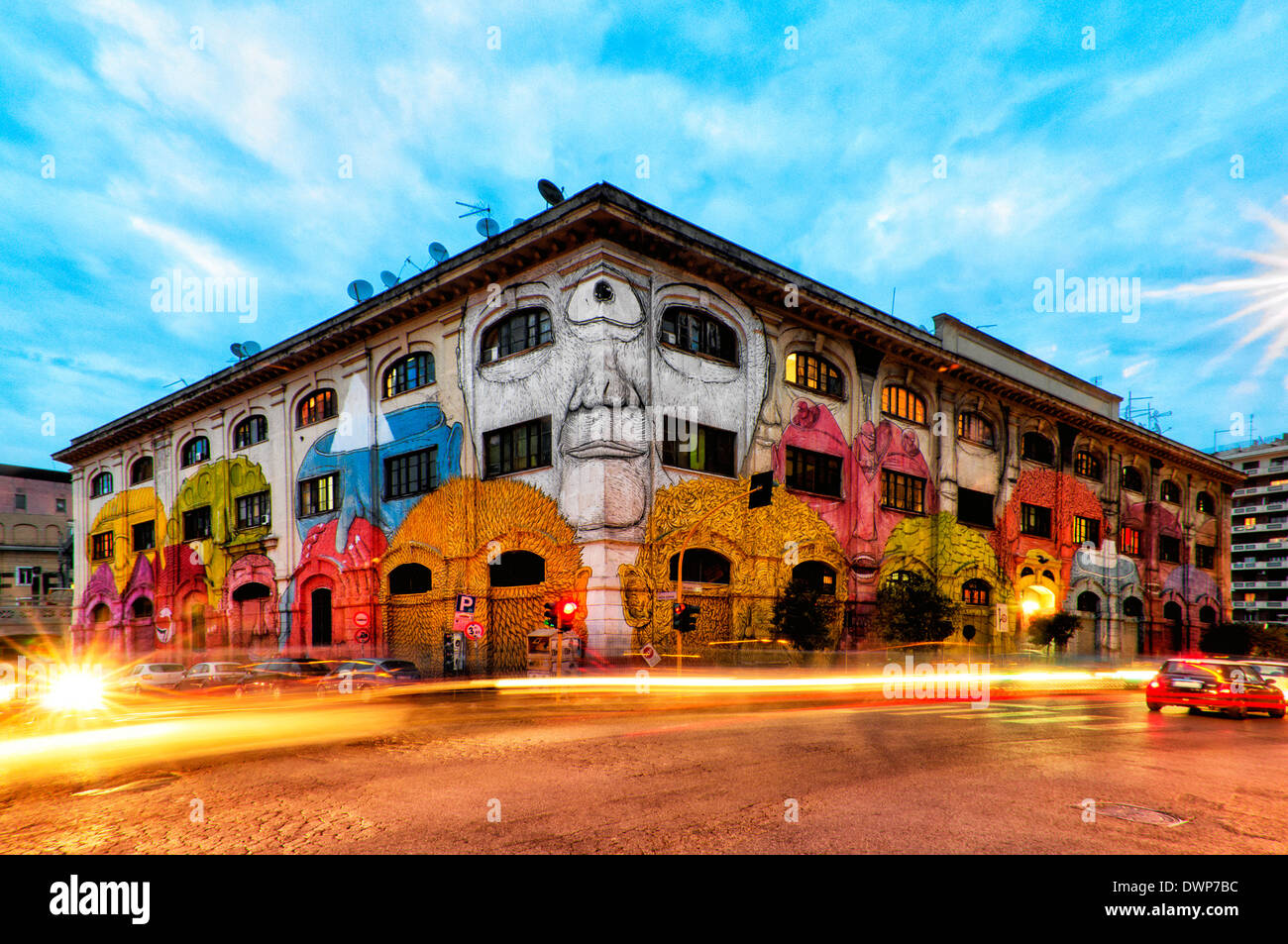 Street art par l'artiste de renom Blu en Via del Porto fluviale, Rome Italie Banque D'Images