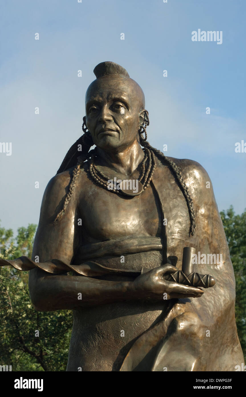 Statue d'un Kateb, ou Kaw, guerrier tenant un calumet de la paix, du Conseil Grove, Kansas. Photographie numérique Banque D'Images