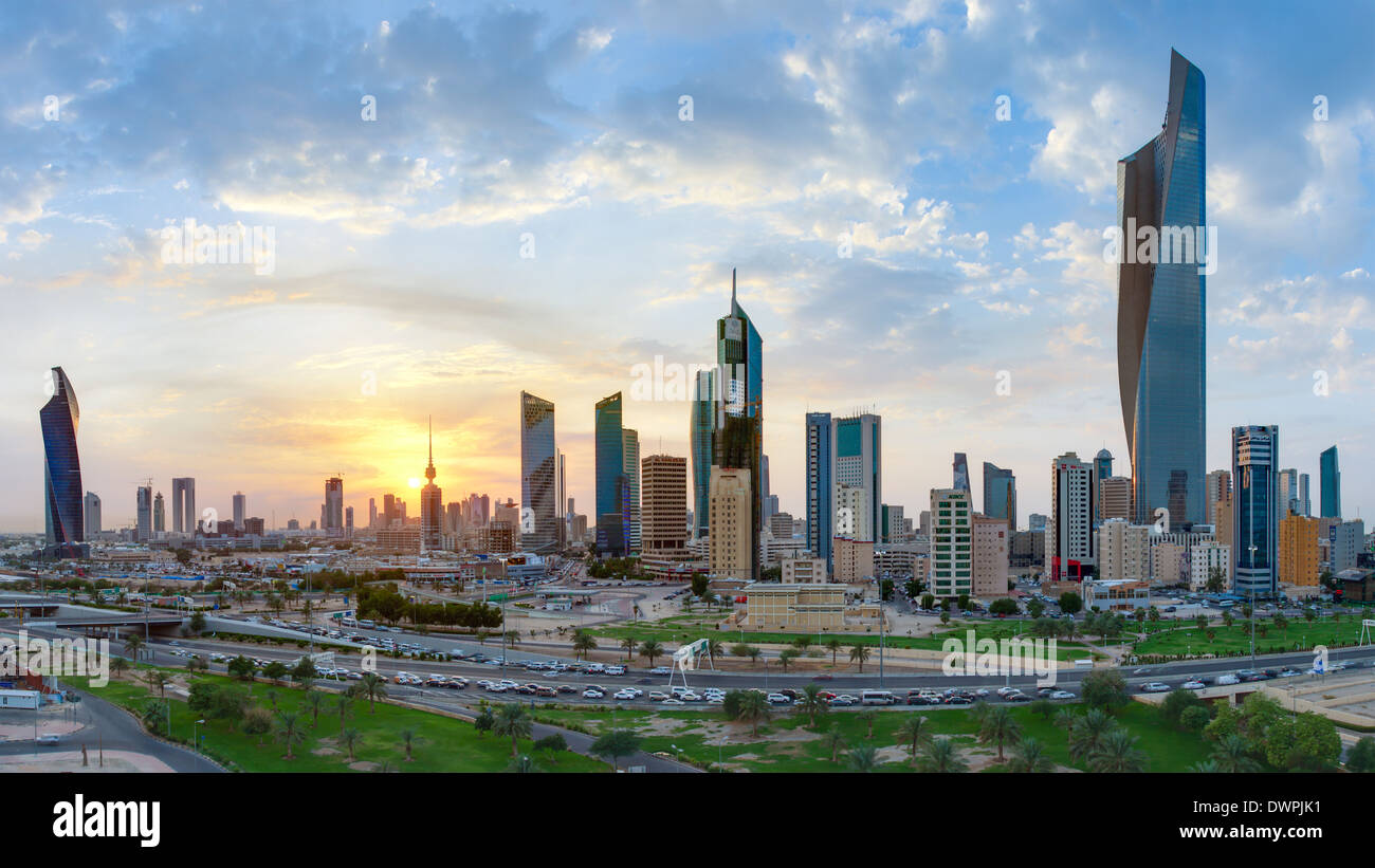 Koweït City, ville moderne et central Business district, elevated view Banque D'Images