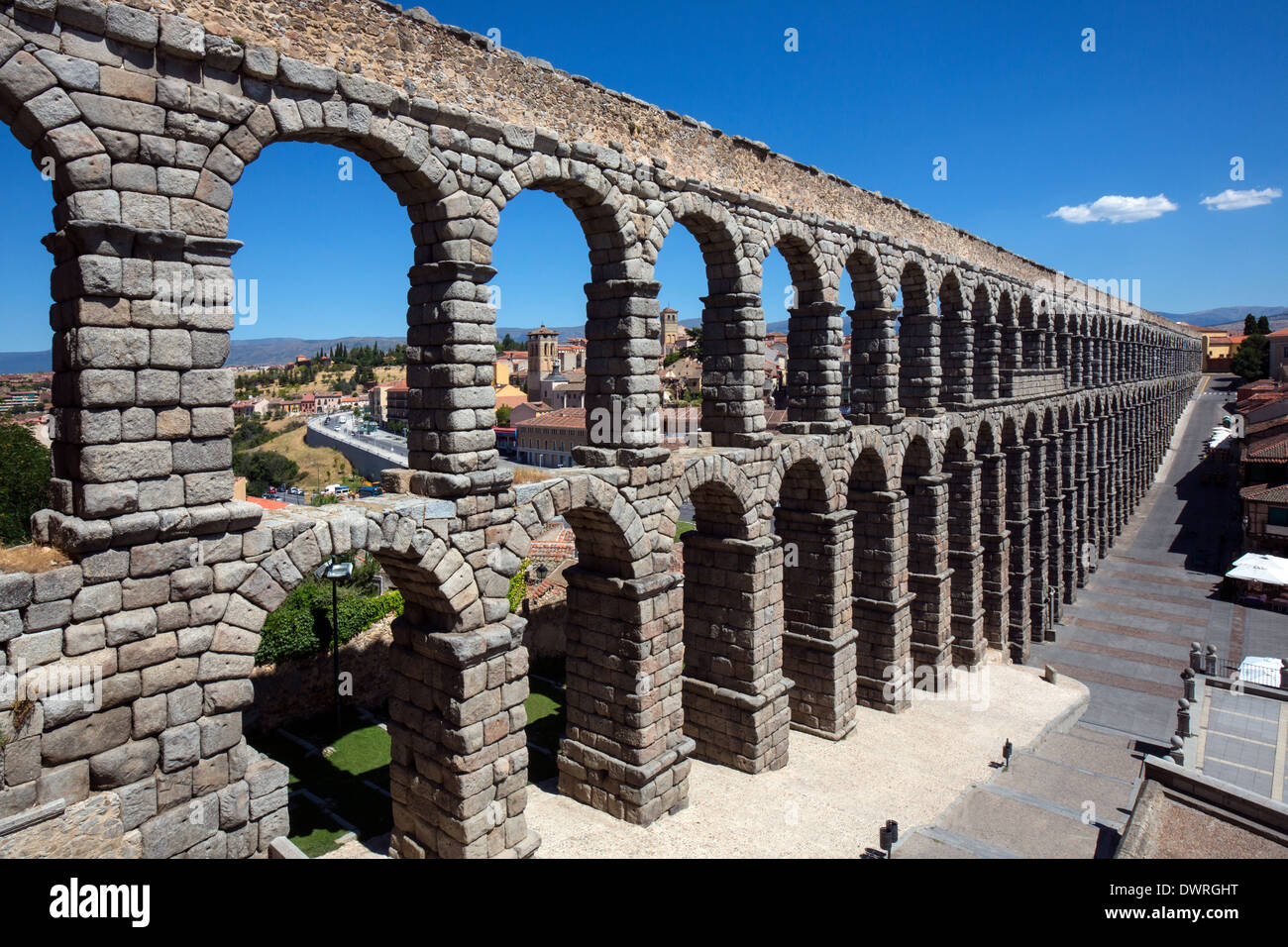 L'Aqueduc romain dans la ville de Segovia dans le Castilla-y-Leon région du centre de l'Espagne. Banque D'Images