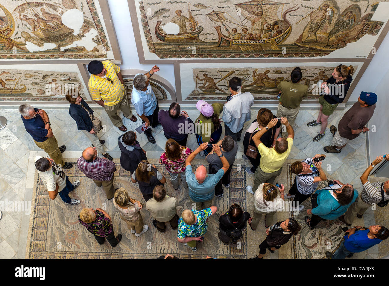 L'Afrique du Nord, Tunisie, Tunis. Le Musée du Bardo. Groupe de touristes. Banque D'Images