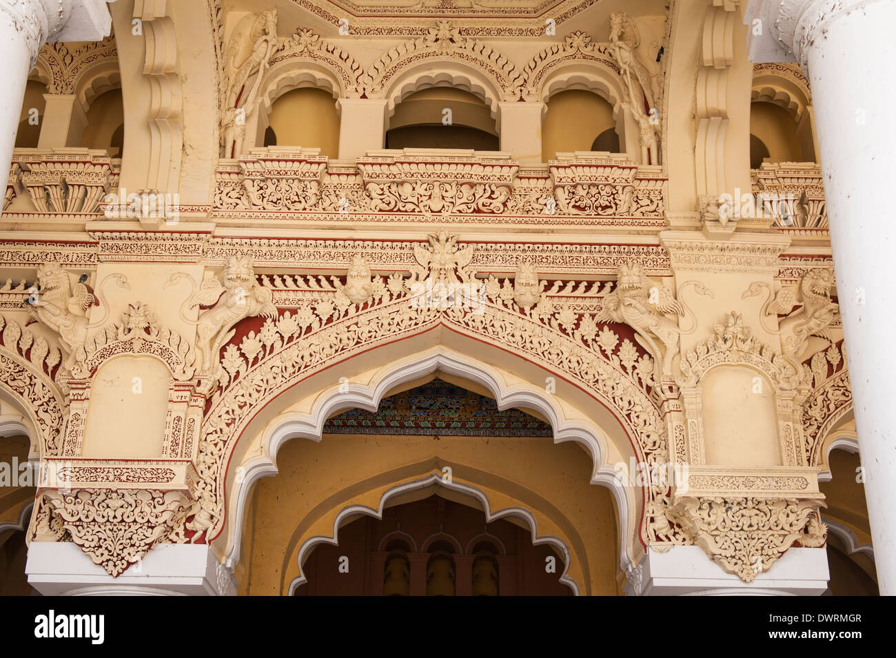 Le Sud de l'Inde du Sud Tamil Nadu Madurai Palais Thirumalai Nayakar 1636 trône sur le toit de la Chambre détail de plafond en stuc sculpté Banque D'Images