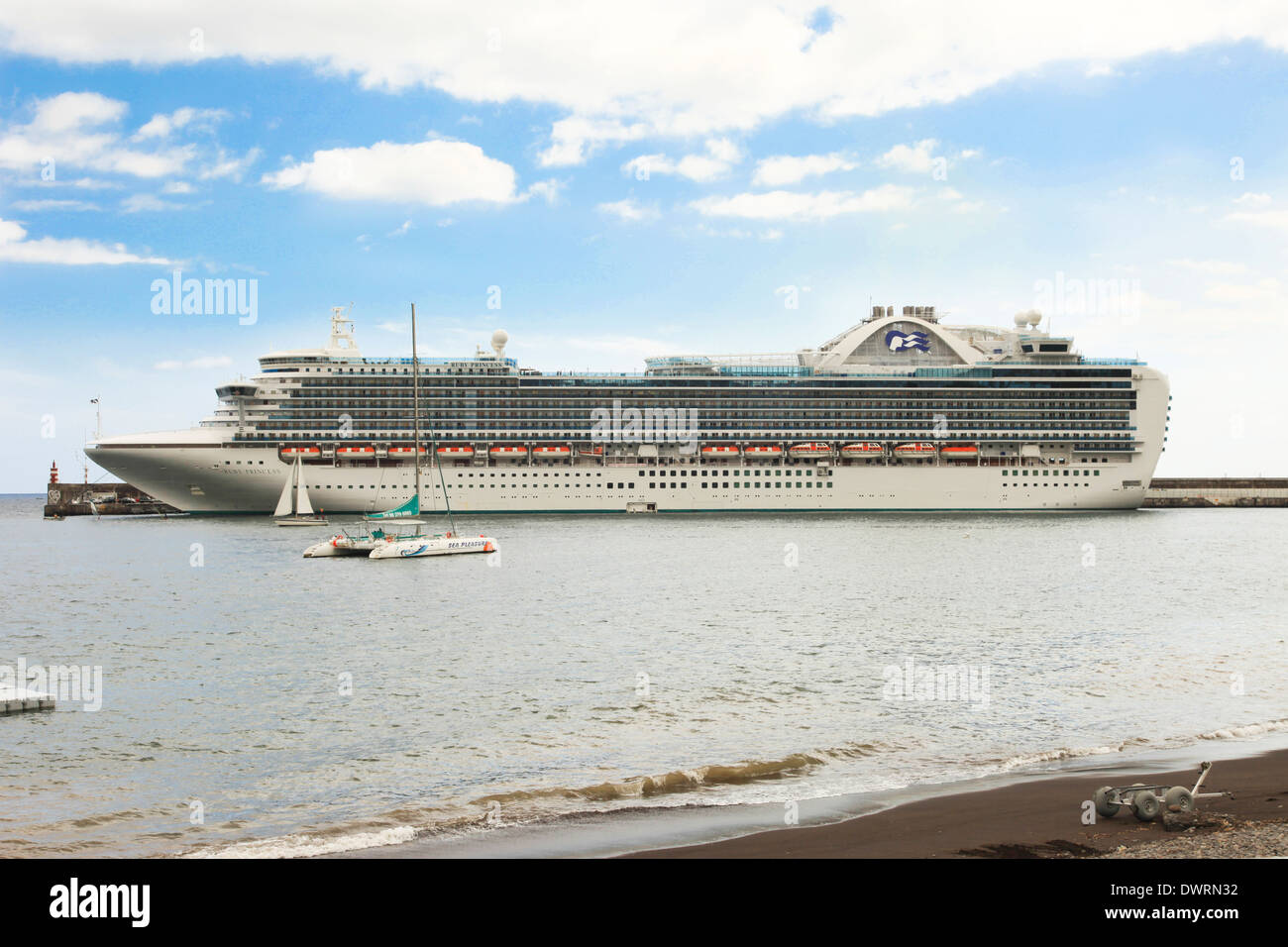 Le MV Princess Cruises Princess Ruby à Madère Harbour Banque D'Images