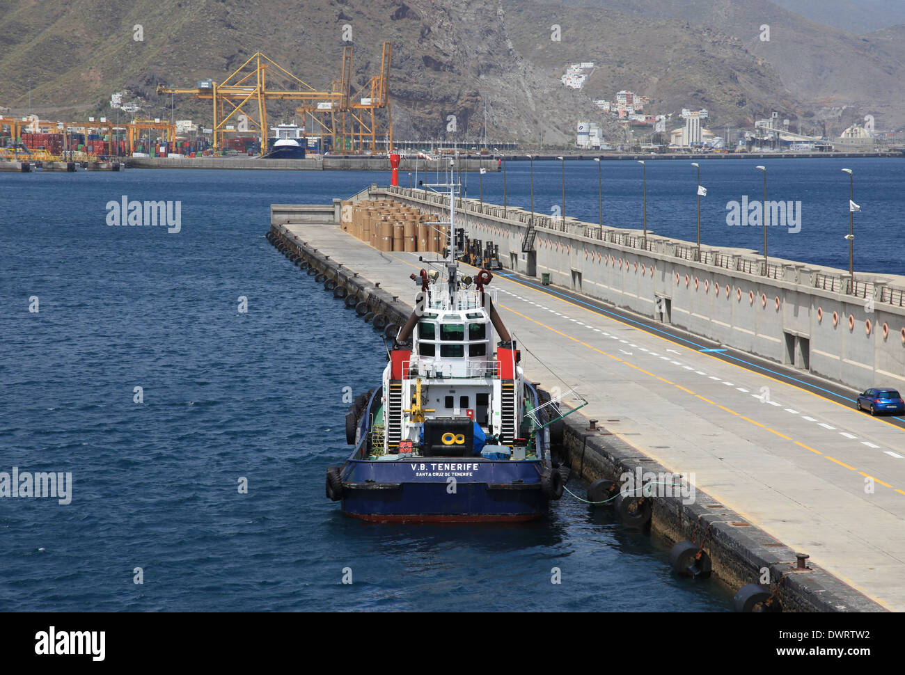Remorqueur portuaire V B TENERIFE aux côtés de la jetée du port de Santa Cruz de Tenerife Banque D'Images