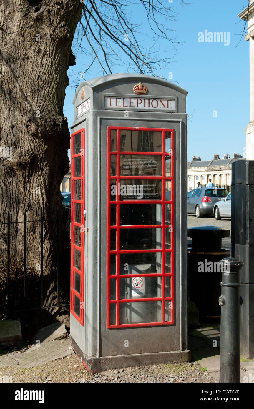 K6 téléphone fort près de la Royal Crescent, Bath, Somerset, England, UK Banque D'Images