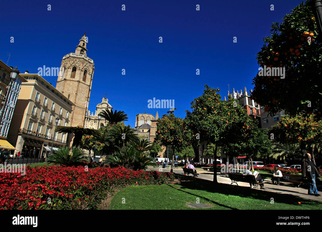 La Miguelete (le clocher de la cathédrale de Valence) donnant sur la Plaza de la Reina dans le centre de Valence, Espagne Banque D'Images
