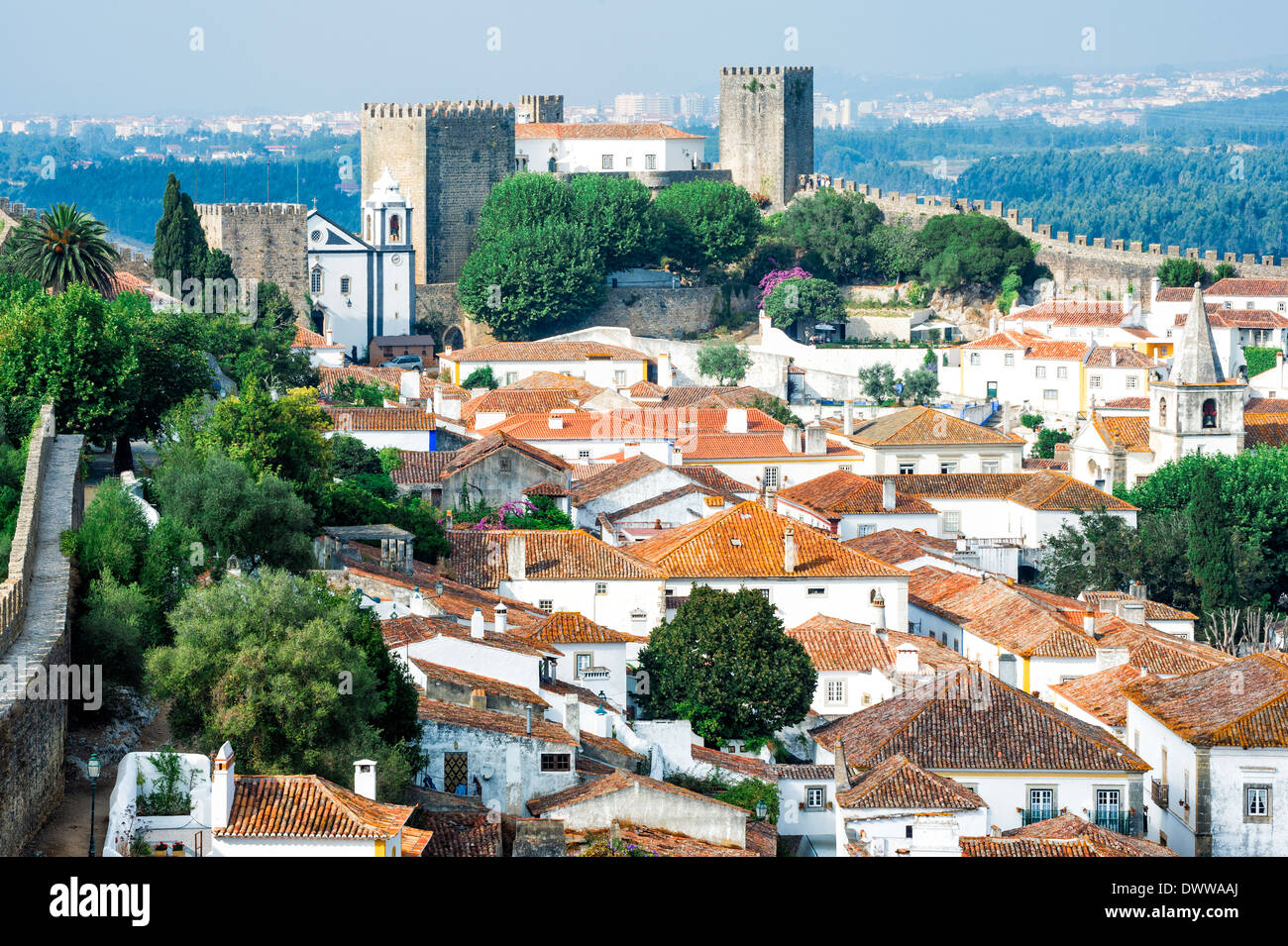 Vue sur la vieille ville et le château, Obidos, Estremadura et Ribatejo, Portugal Banque D'Images