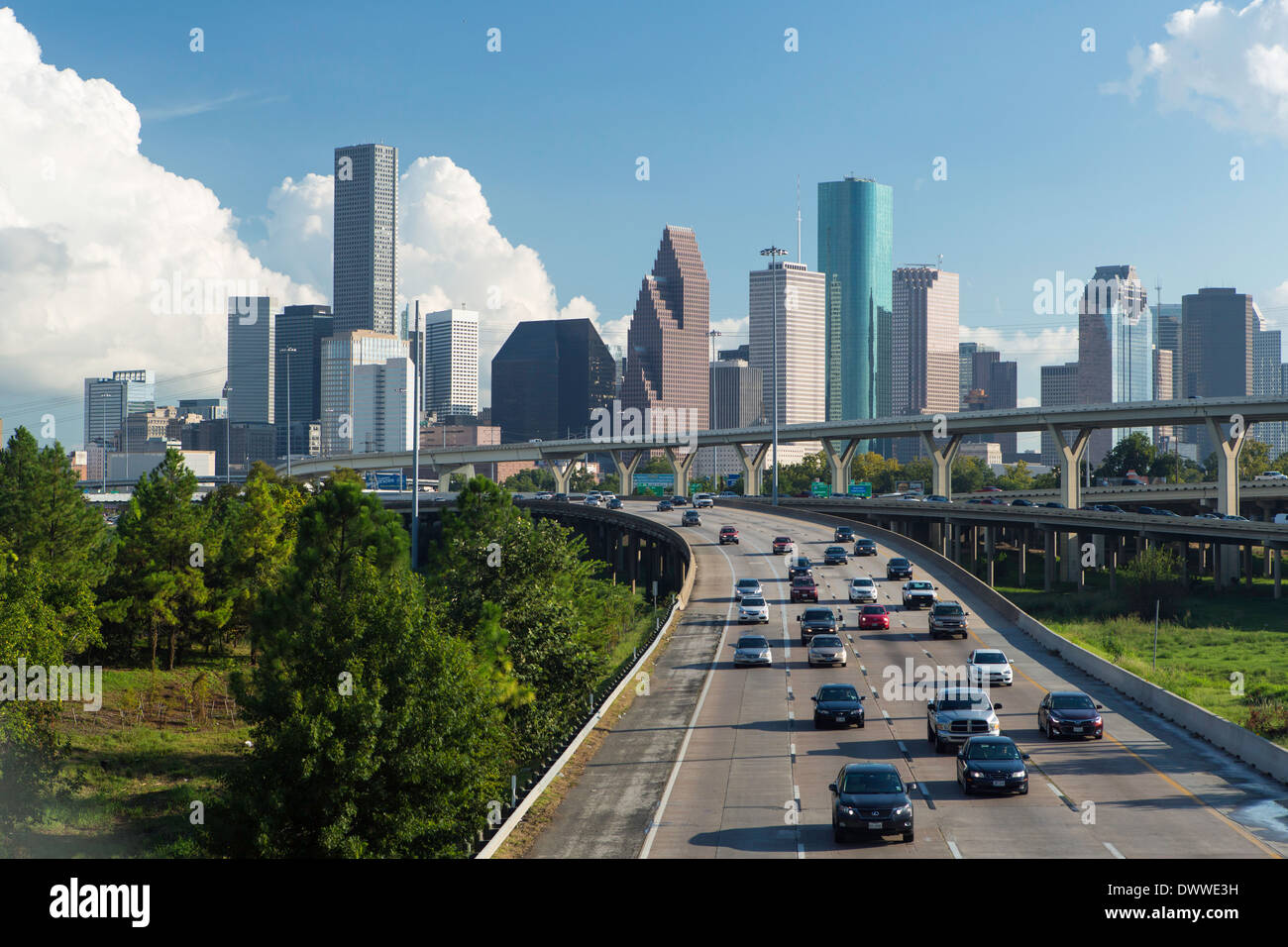 Houston, Texas, États-Unis d'Amérique, l'autoroute et sur les toits de la ville Banque D'Images