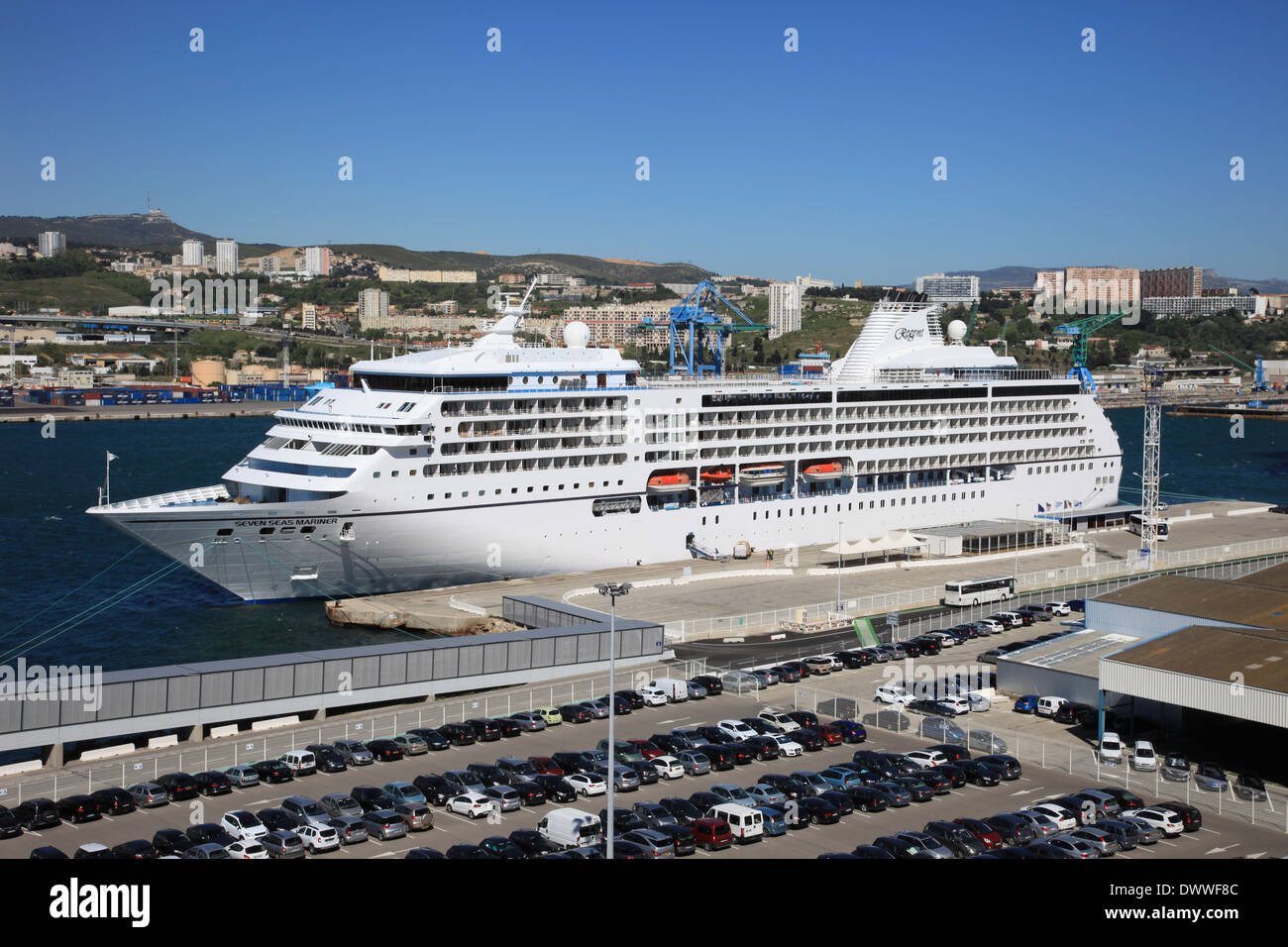 Navire de croisière de luxe Seven Seas Mariner mv à quai à Port Marseille France Banque D'Images