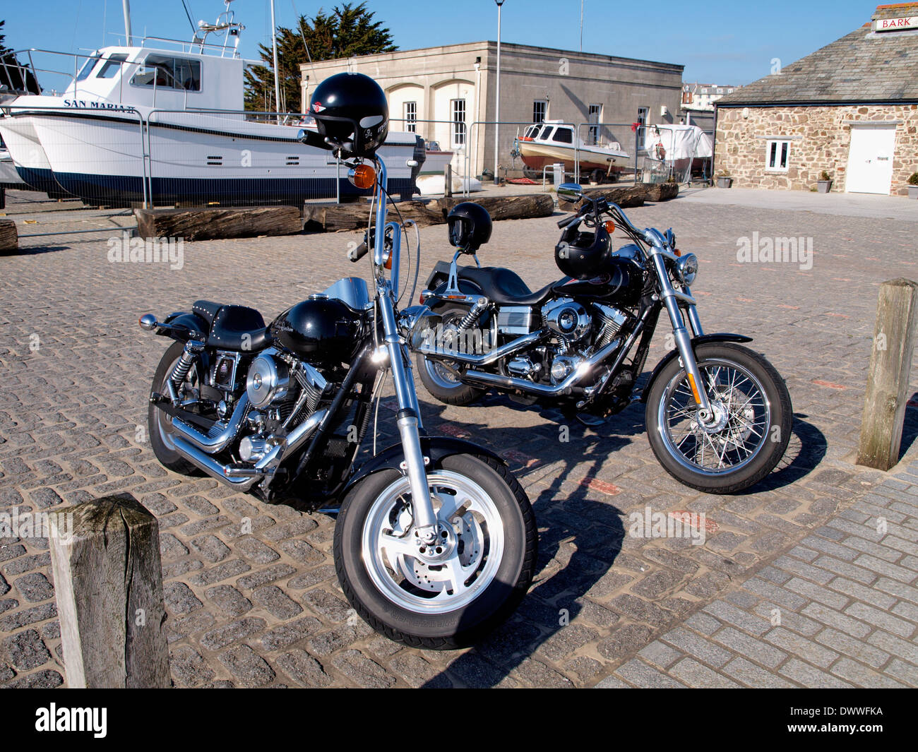Motos harley davidson noir Banque de photographies et d’images à haute ...