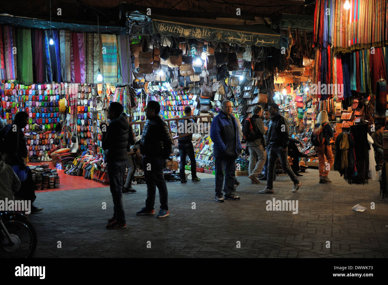 Les étals du marché de nuit à la place Jema El Fna Marrakech, Maroc Banque D'Images