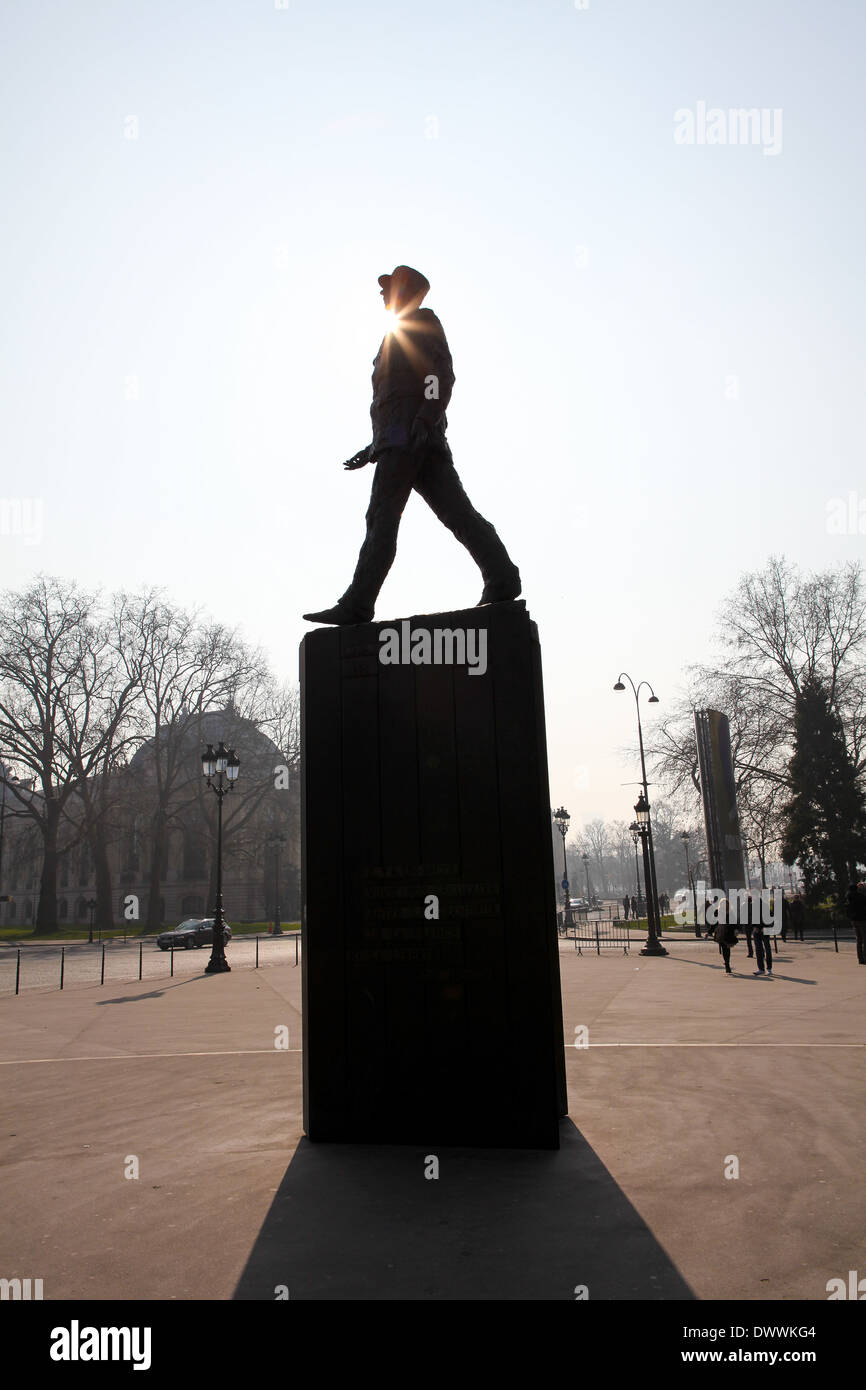 PARIS, FRANCE - Le 5 mars 2011 : célèbre statue du Général de Gaulle à Paris, France. Banque D'Images