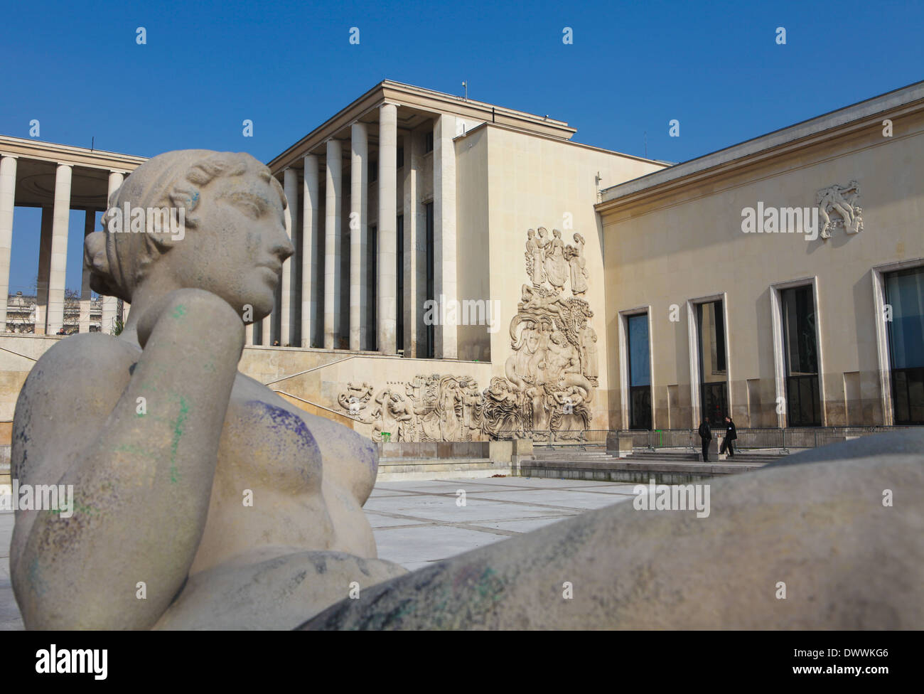 PARIS, FRANCE - Le 5 mars 2011 : célèbre statue au Trocadéro à Paris, France. Banque D'Images