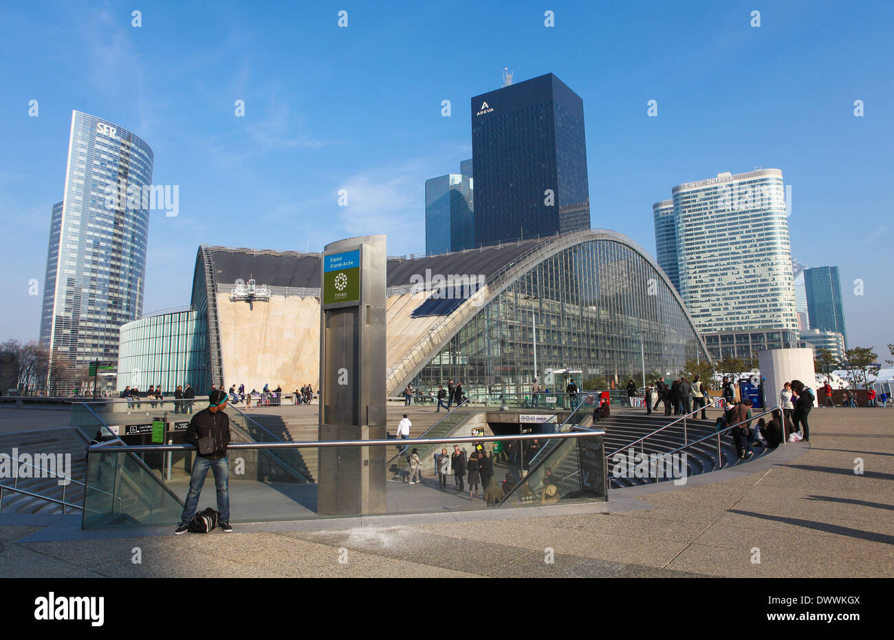 PARIS, FRANCE - Le 5 mars 2011 : vue sur le célèbre quartier de la Défense à Paris, France. Banque D'Images