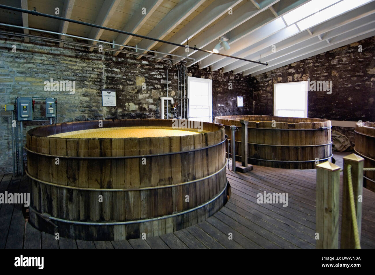Sour Mash fermenté dans des bacs en bois à Woodford Reserve Distillery en Woodford County (Kentucky) Banque D'Images