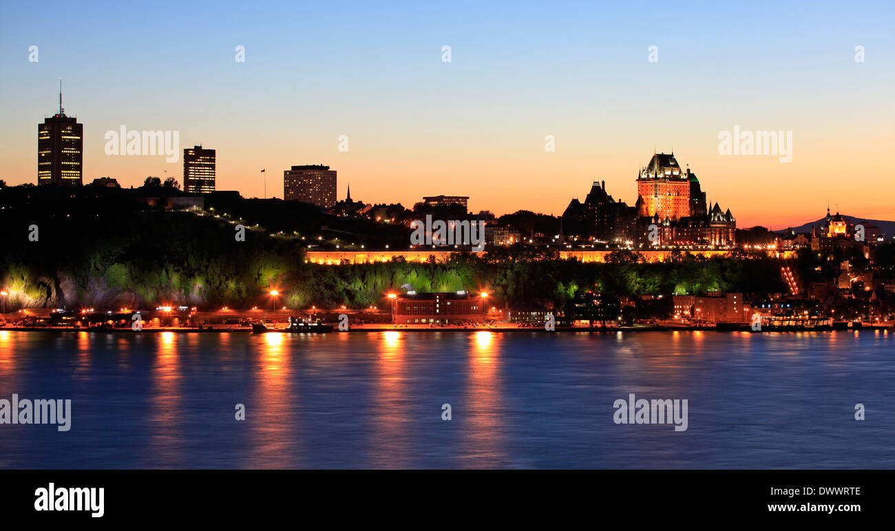Québec City skyline at Dusk et Saint Laurent Banque D'Images