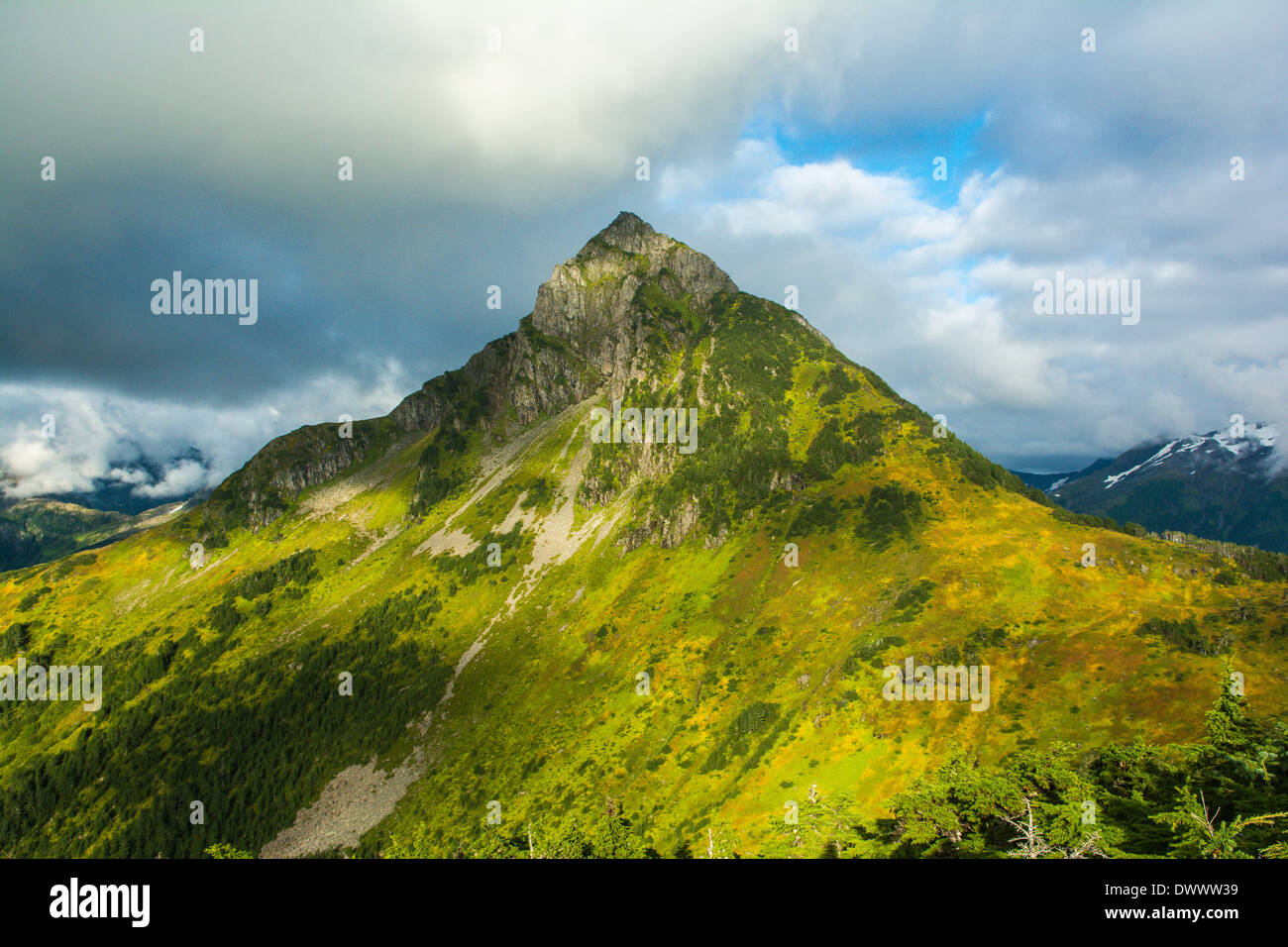 Vue du Mt. À partir de la flèche au sommet du Mt. Verstovia, Sitka, Alaska, USA Banque D'Images