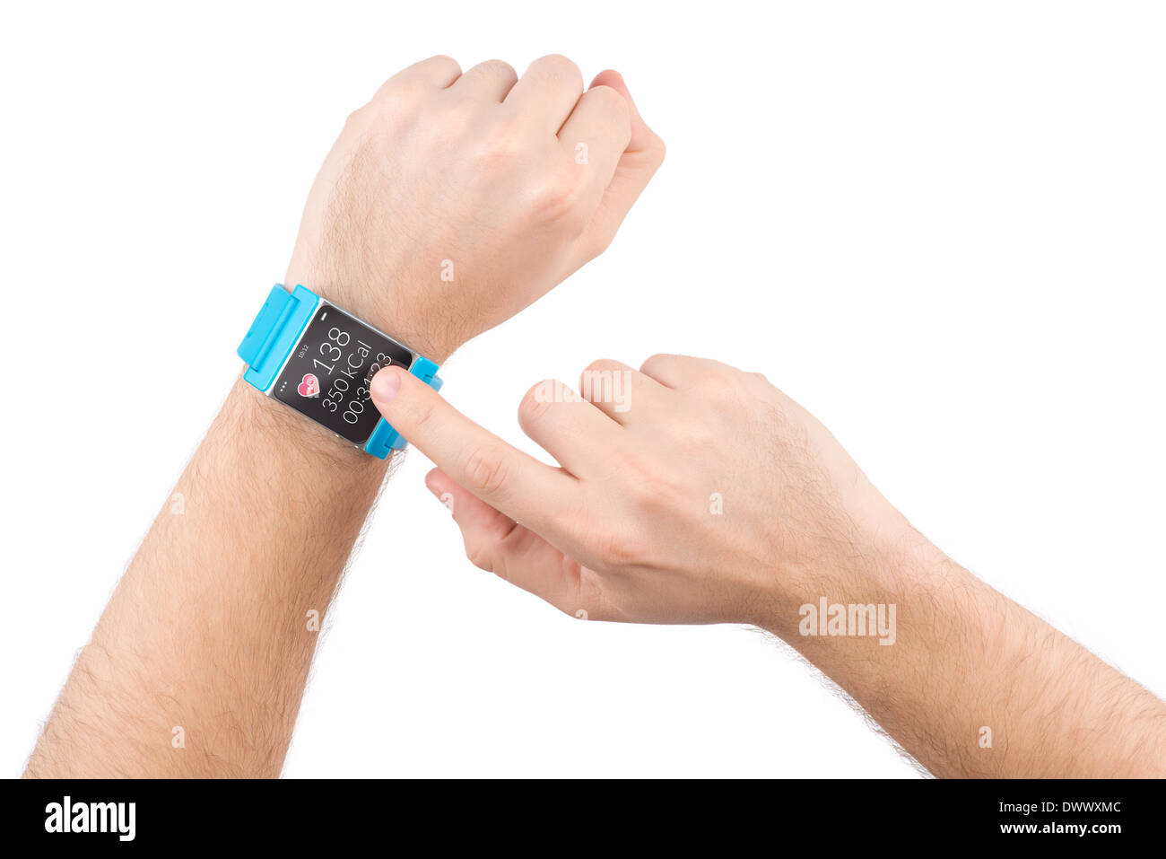 Homme des touchers du doigt sur l'écran du Smart watch avec fitness app Banque D'Images