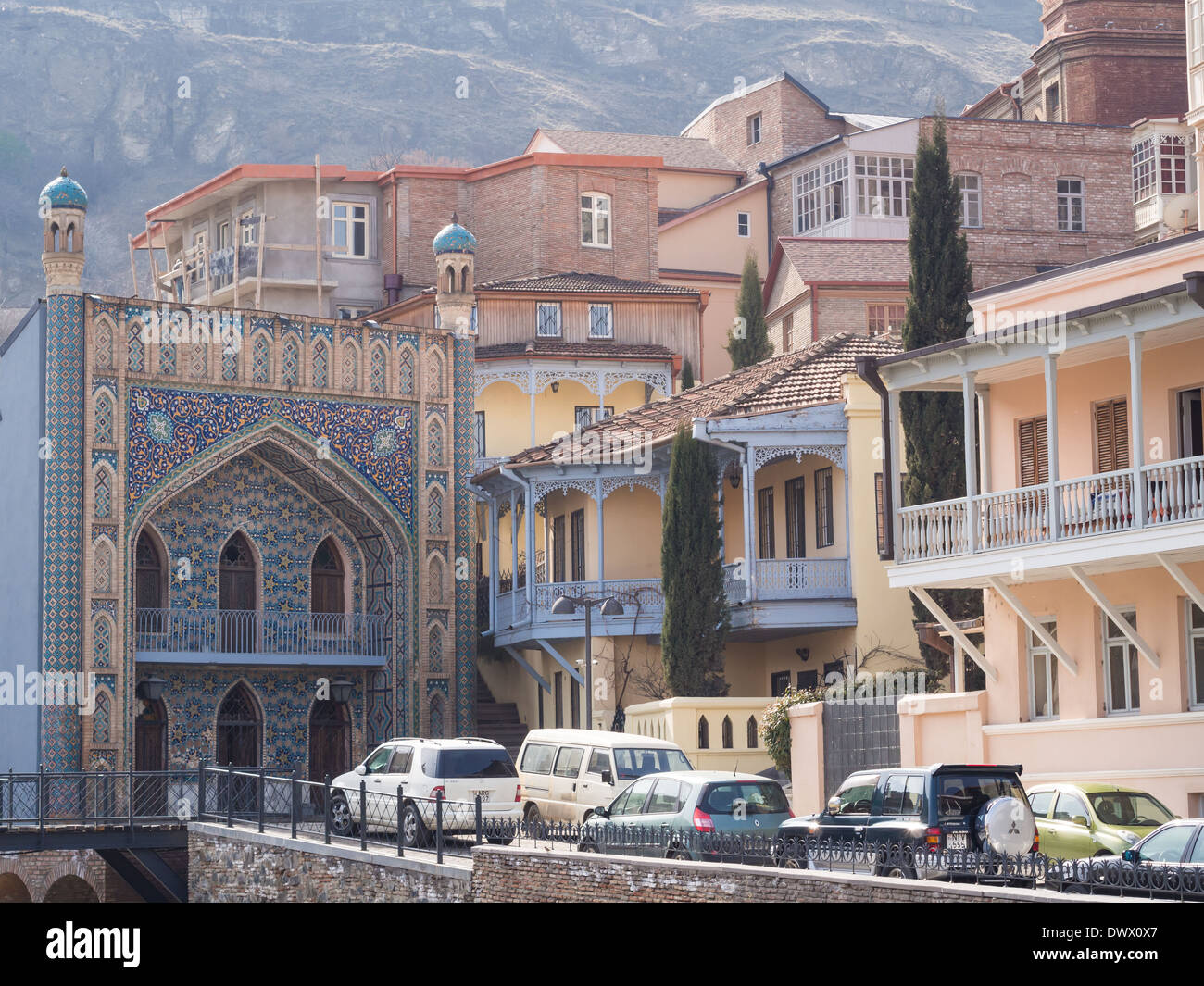 Architecture de la vieille ville de Tbilissi, Géorgie, près de la salle de bains de soufre. Banque D'Images