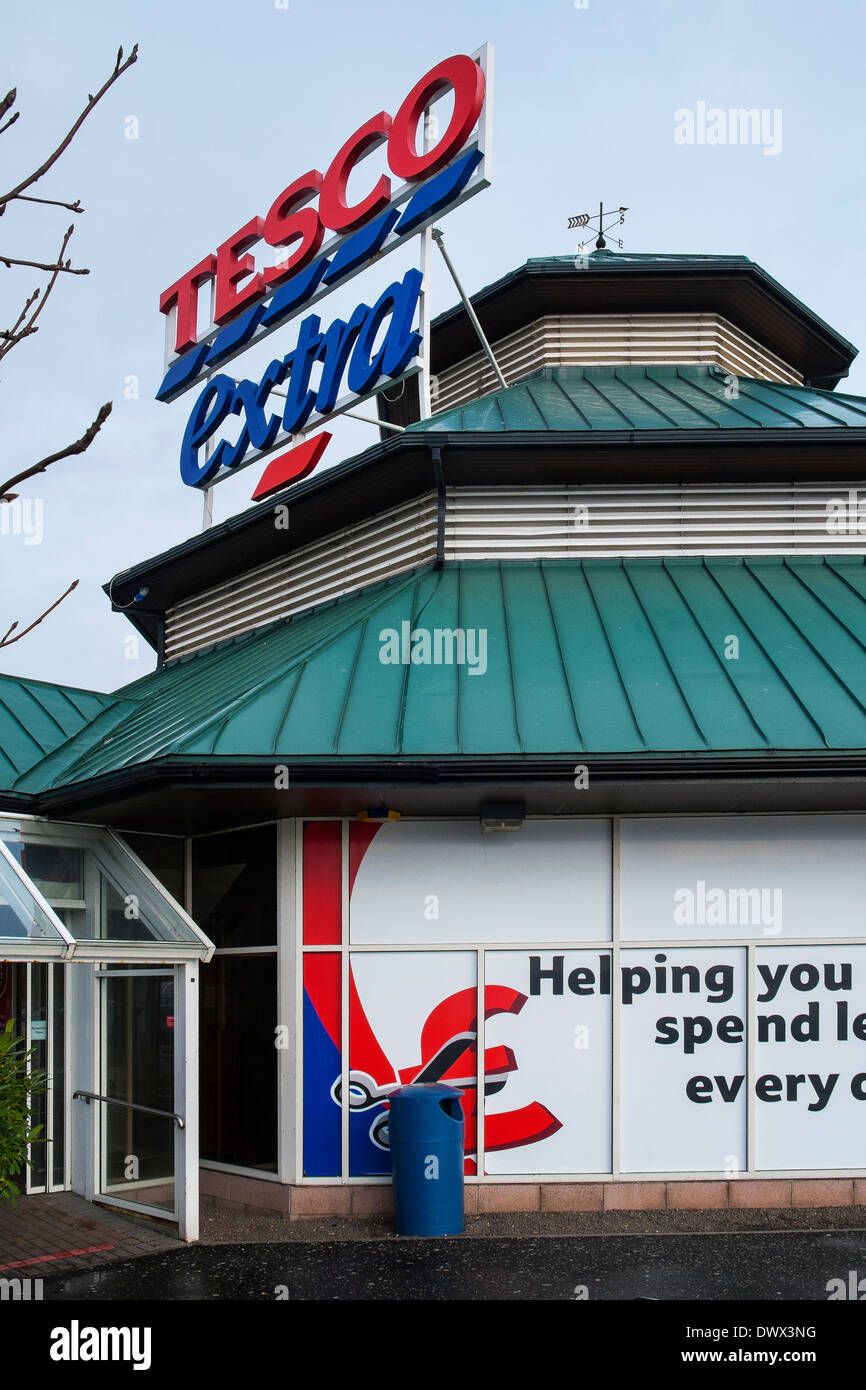 Supermarché tesco extra shop sign uk Banque D'Images