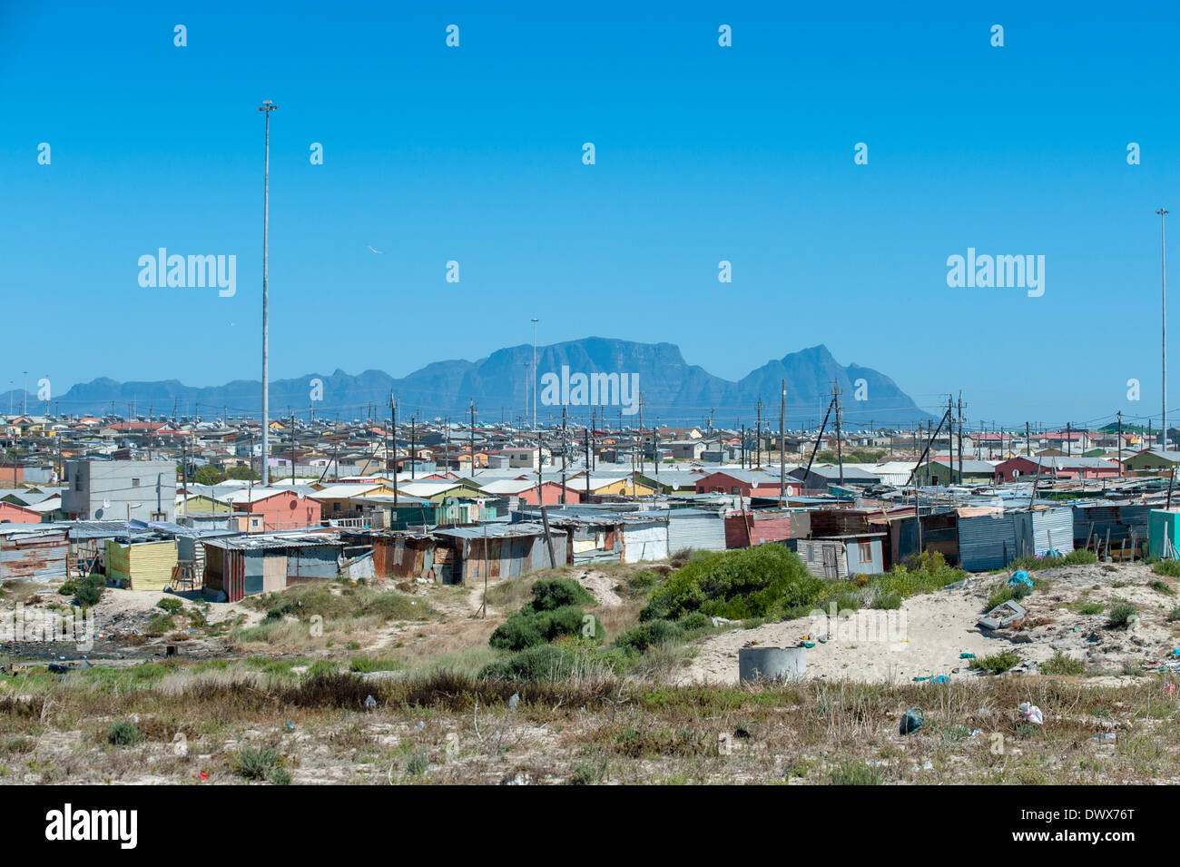 Vue panoramique sur les huttes en fer ondulé à Khayelitsha, Cape Town, Western Cape, Afrique du Sud Banque D'Images