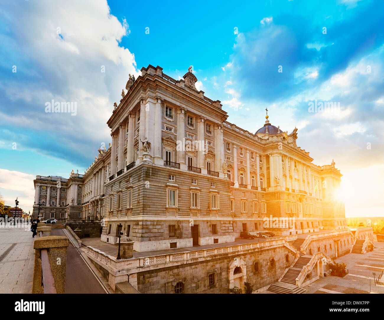 Coucher de soleil sur le Palais Royal. Madrid. Espagne Banque D'Images