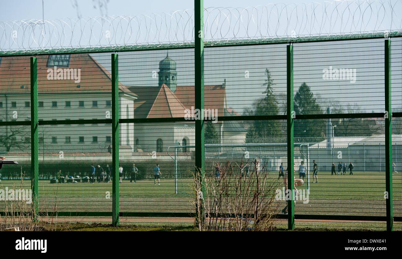 Les détenus de l'établissement correctionnel Landberg am Lech Landsberg, en Allemagne, le 14 mars 2014. La prison de Landsberg est l'une des deux installations possibles où Uli Hoeness pourrait effectuer sa peine. L'autre est Bernau am Chiemsee. Photo : SVEN HOPPE Banque D'Images