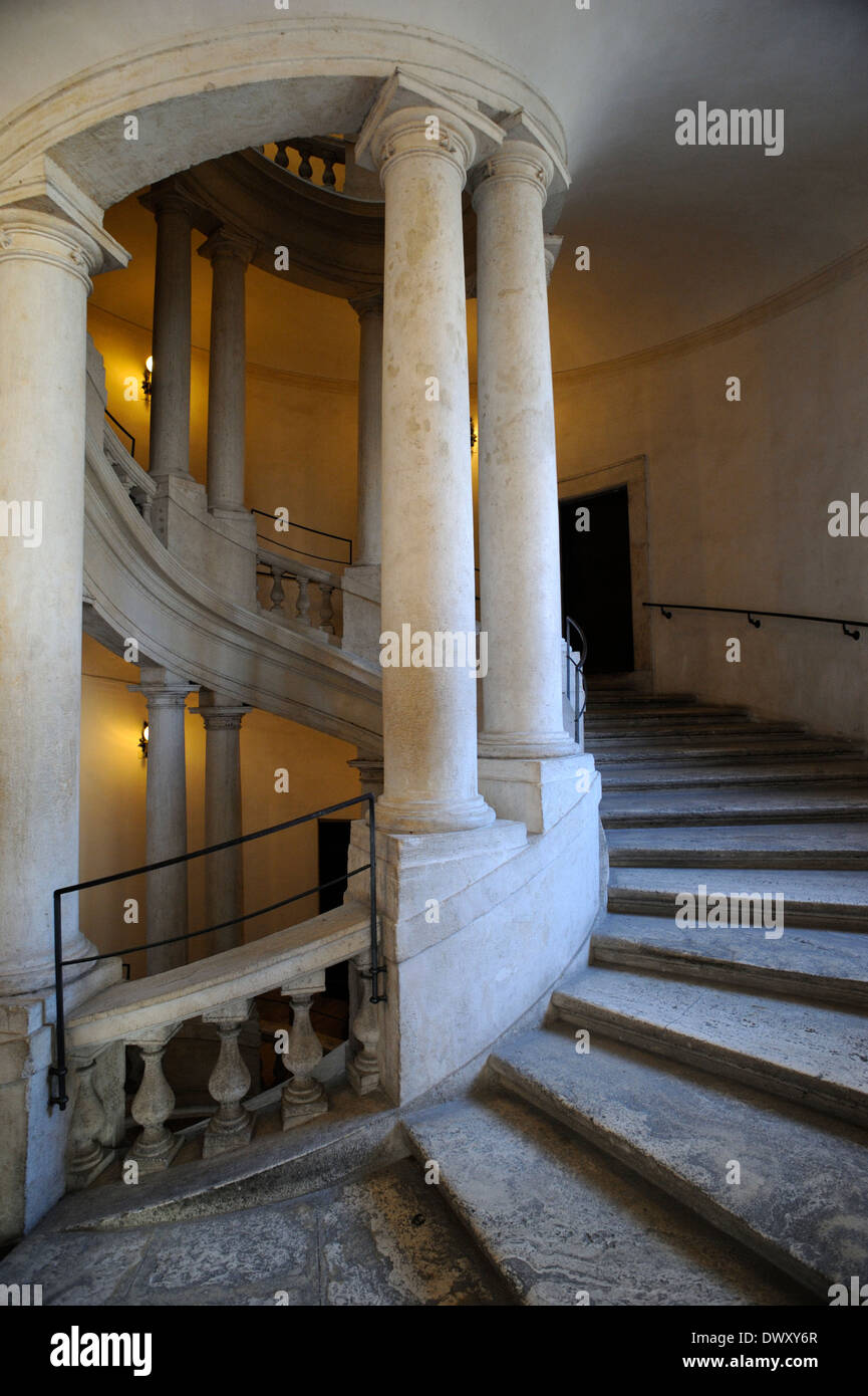 Italie, Rome, Palazzo Barberini, escalier Borromini (17th siècle) Banque D'Images