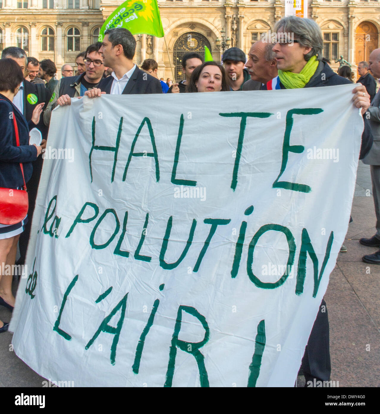 Paris, France. European Ecologie Les Verts Verts (EELV) pour protester contre la pollution de l'air, de la demande de licence de remplacement, Plan de conduite de la plaque Banque D'Images