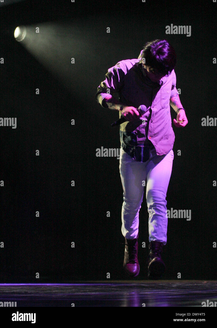 Arnel Pineda Voyage spectacle à l'Amphithéâtre Cruzan West Palm Beach, Floride - 13.10.12 comprend : Arnel Pineda Où : United States Quand : 13 Oct 2012 Banque D'Images