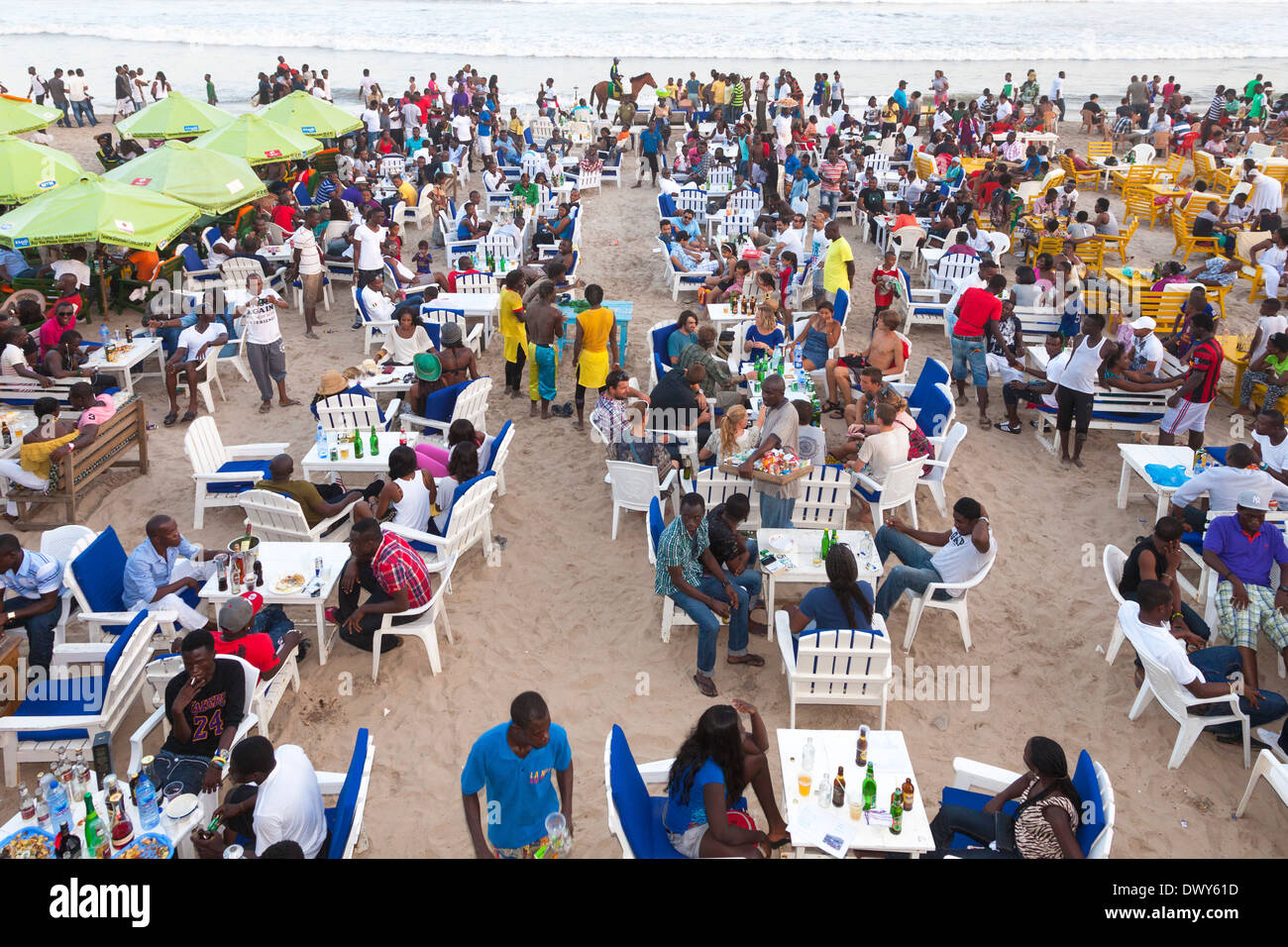 Restaurant et bar sur la plage de Labadi, Accra, Ghana, Afrique Banque D'Images