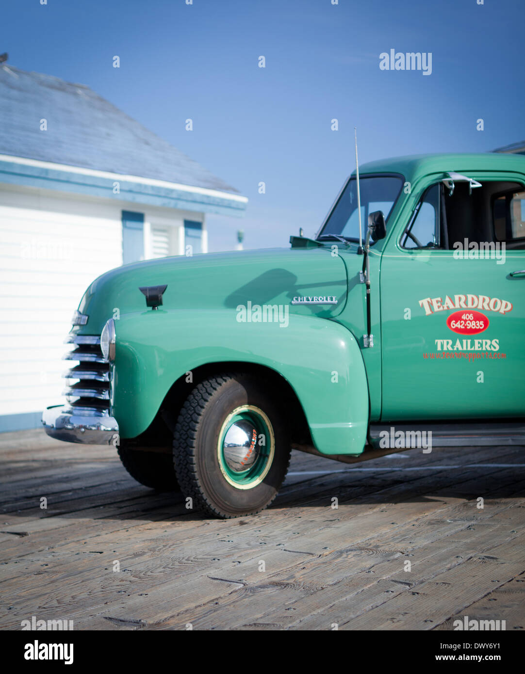 Belle camionnette Chevrolet à partir de ca. En 1950, Crystal Pier pier et un hôtel. - 24 mars 2012. Banque D'Images