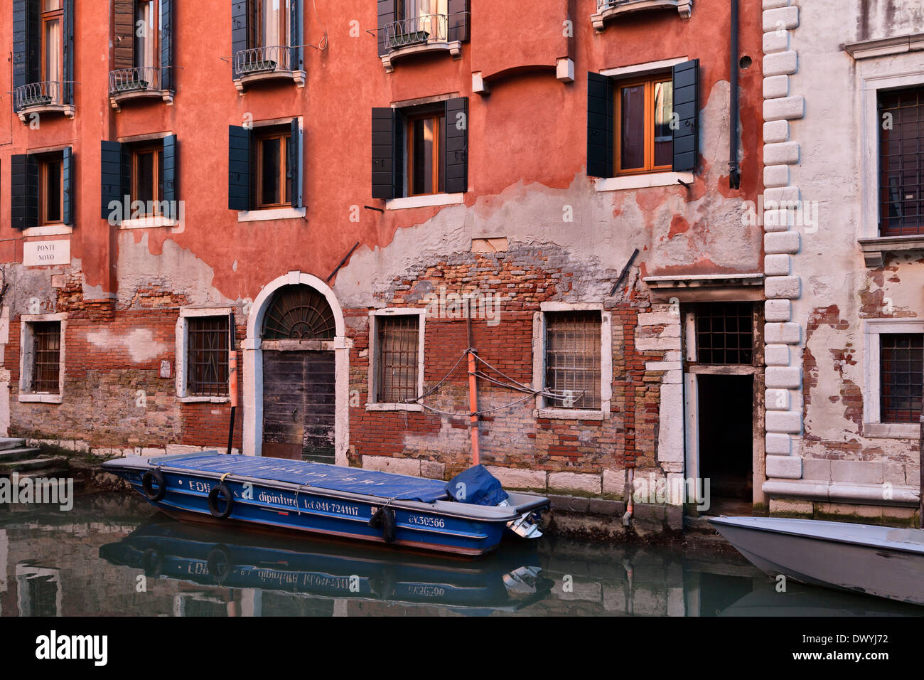 L'architecture à Rio San Severo, quartier de Castello, Venise, Italie (fin d'après-midi) Banque D'Images