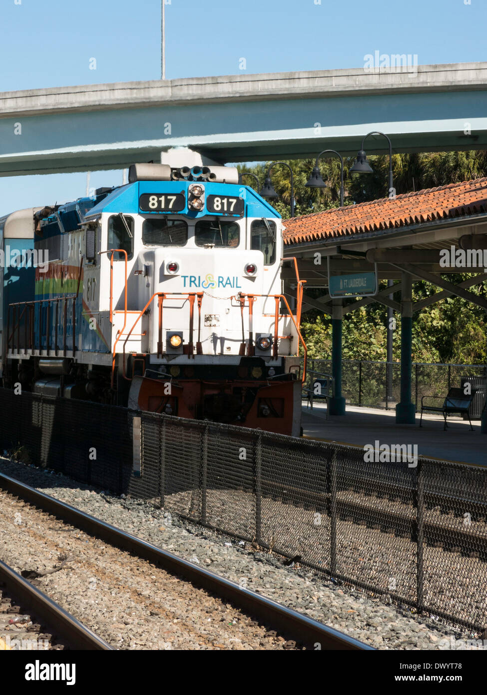 -Trois trains de voyageurs ferroviaire près de la gare de Fort Lauderdale, FL, USA Banque D'Images