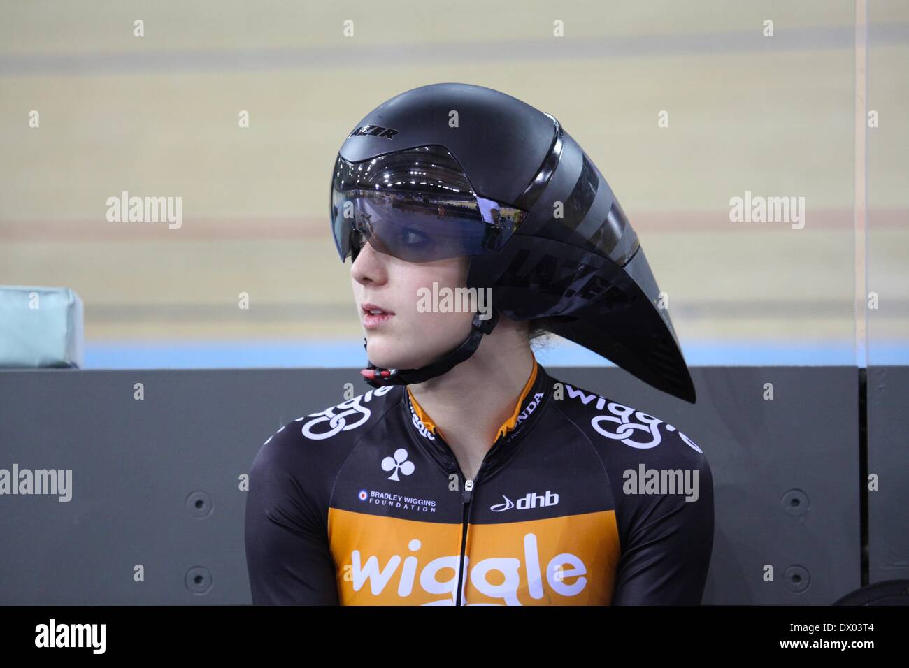Lee Valley VeloPark, Londres, Royaume-Uni. 15 mars 2014. Cyclisme sur piste série révolution Journée 5, jour 2. Elinor Barker en attente de l'omnium 500m contre la montre : Crédit Styles Neville/Alamy Live News Banque D'Images