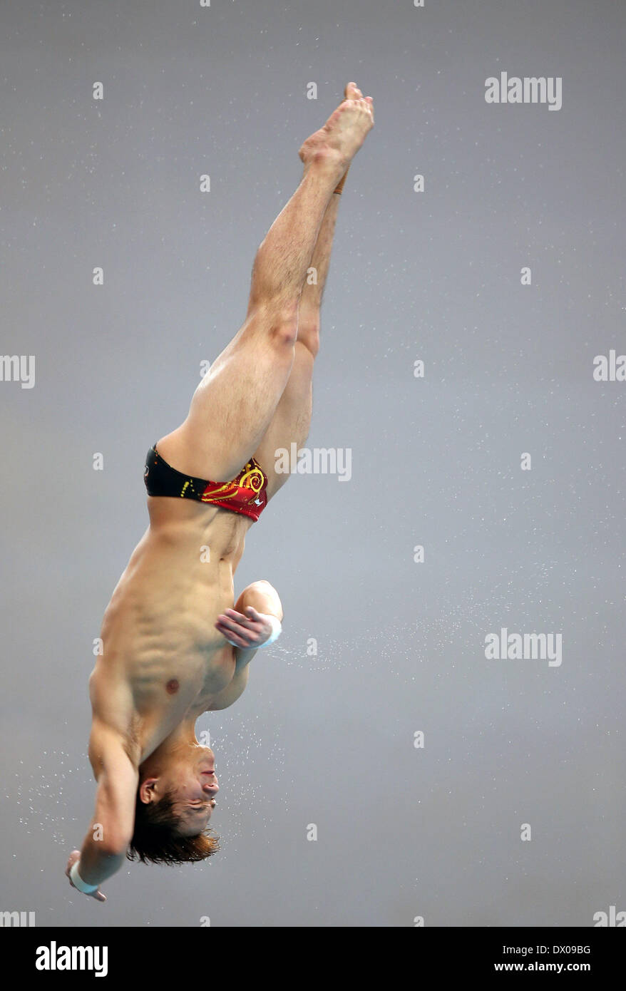 Beijing, Chine. Mar 16, 2014. Qiu Bo de la concurrence de la Chine au cours de la plate-forme de 10m à la finale de la Série mondiale FINA 2014 à Beijing, capitale de Chine, le 16 mars 2014. Qiu Bo a remporté la médaille d'argent avec 534,05 points. Credit : Bai Xuefei/Xinhua/Alamy Live News Banque D'Images