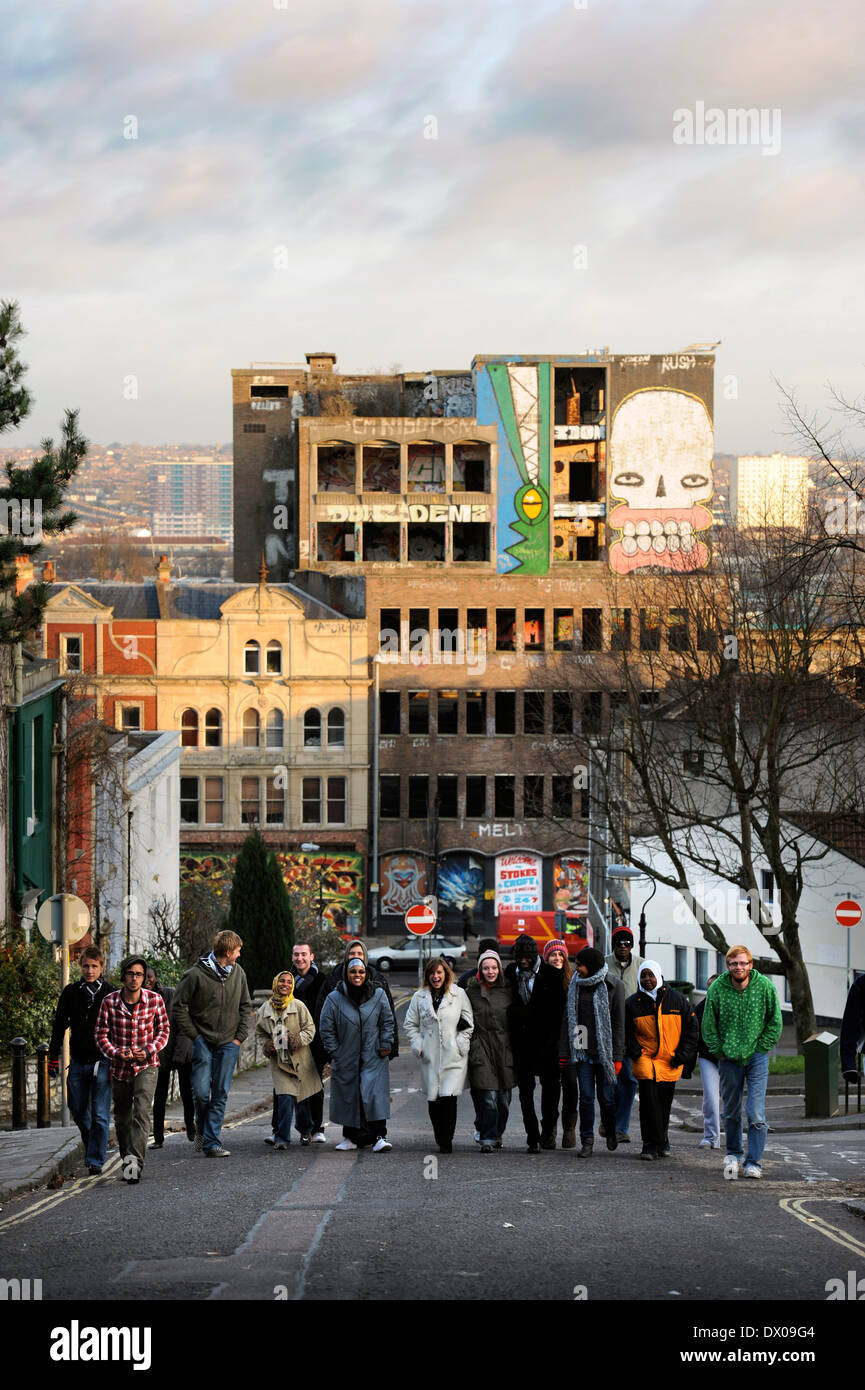 La diversité culturelle au groupe de jeunes dans la région de Stokes Croft de Bristol, Royaume-Uni Banque D'Images