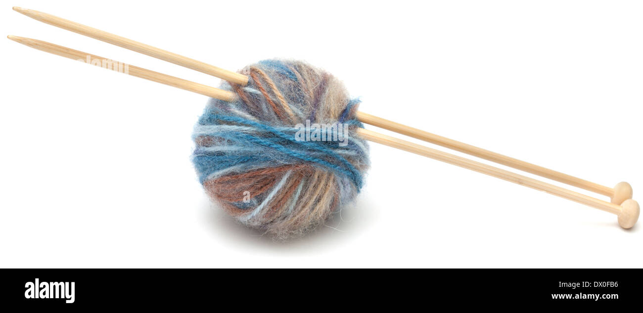 Balle de laine tricot longue section dye isolated on white Banque D'Images