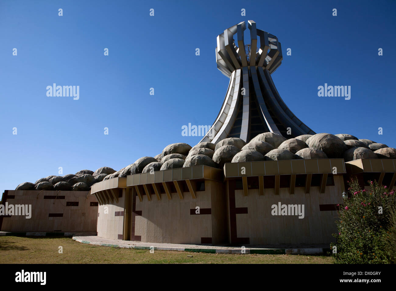 Halabja, Souleimaniyeh, l'IRAQ -- Le cimetière symbolique érigée pour les victimes de massacre d'Halabja le 21 octobre, 2011. Halabja, une ville kurde dans le Nord de l'Irak a été bombardé avec des agents chimiques par le régime de Saddam dans les efforts visant à décimer la population kurde dans le Nord le 16 mars 1988. Photo par Bikem Ekberzade Banque D'Images